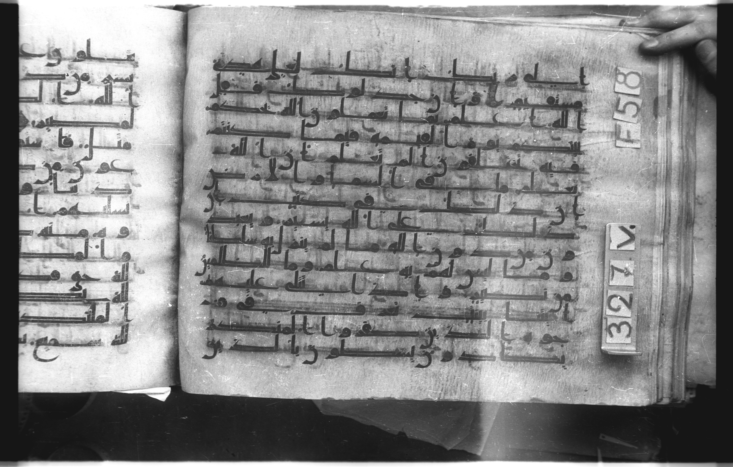 Istanbul, Topkapı Palace Museum, "Saray 50386" (Karatay 42) (Scan 1), in kūfī, type F.I script, showing Surah 22:71 from Mid-8th to Late 9th Century AD found in Unknown provenance, currently housed at Topkapı Palace Museum (Topkapı Sarayı Müzesi), Istanbul, Turkey