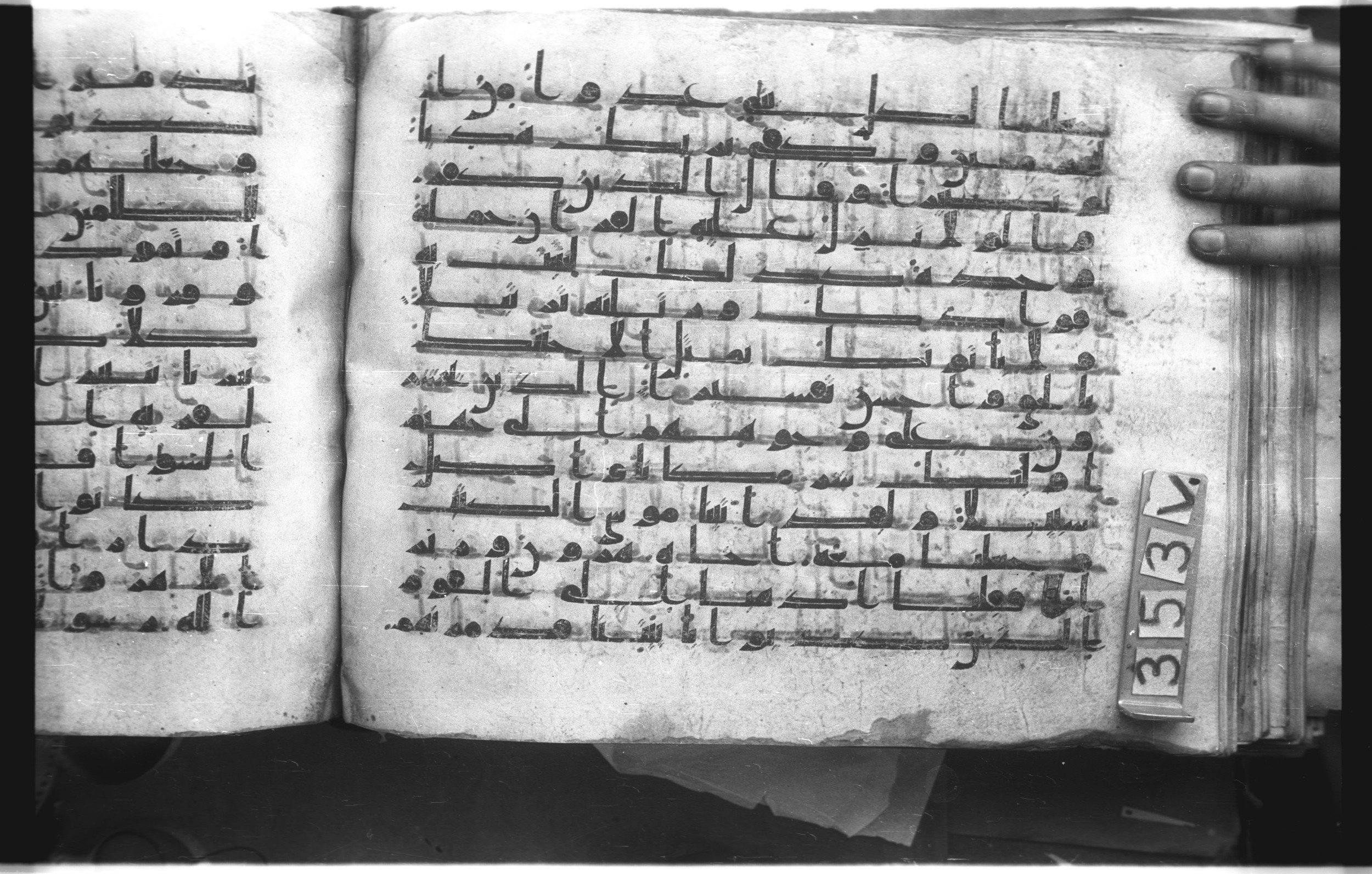 Istanbul, Topkapı Palace Museum, "Saray 50386" (Karatay 42), in kūfī, type F.I script, showing Surah 25:33 from Mid-8th to Late 9th Century AD found in Unknown provenance, currently housed at Topkapı Palace Museum (Topkapı Sarayı Müzesi), Istanbul, Turkey