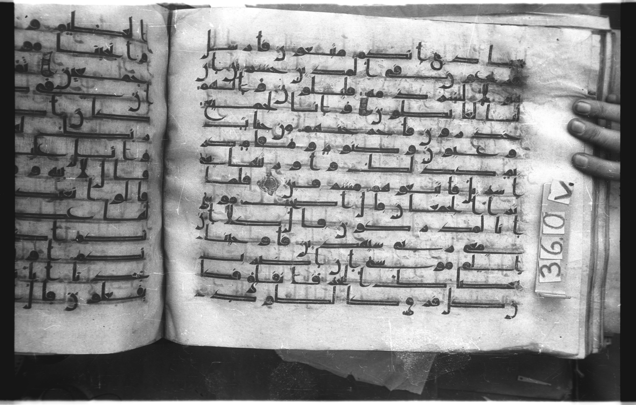 Istanbul, Topkapı Palace Museum, "Saray 50386" (Karatay 42) (Scan 1), in kūfī, type F.I script, showing Surah 26:63 from Mid-8th to Late 9th Century AD found in Unknown provenance, currently housed at Topkapı Palace Museum (Topkapı Sarayı Müzesi), Istanbul, Turkey