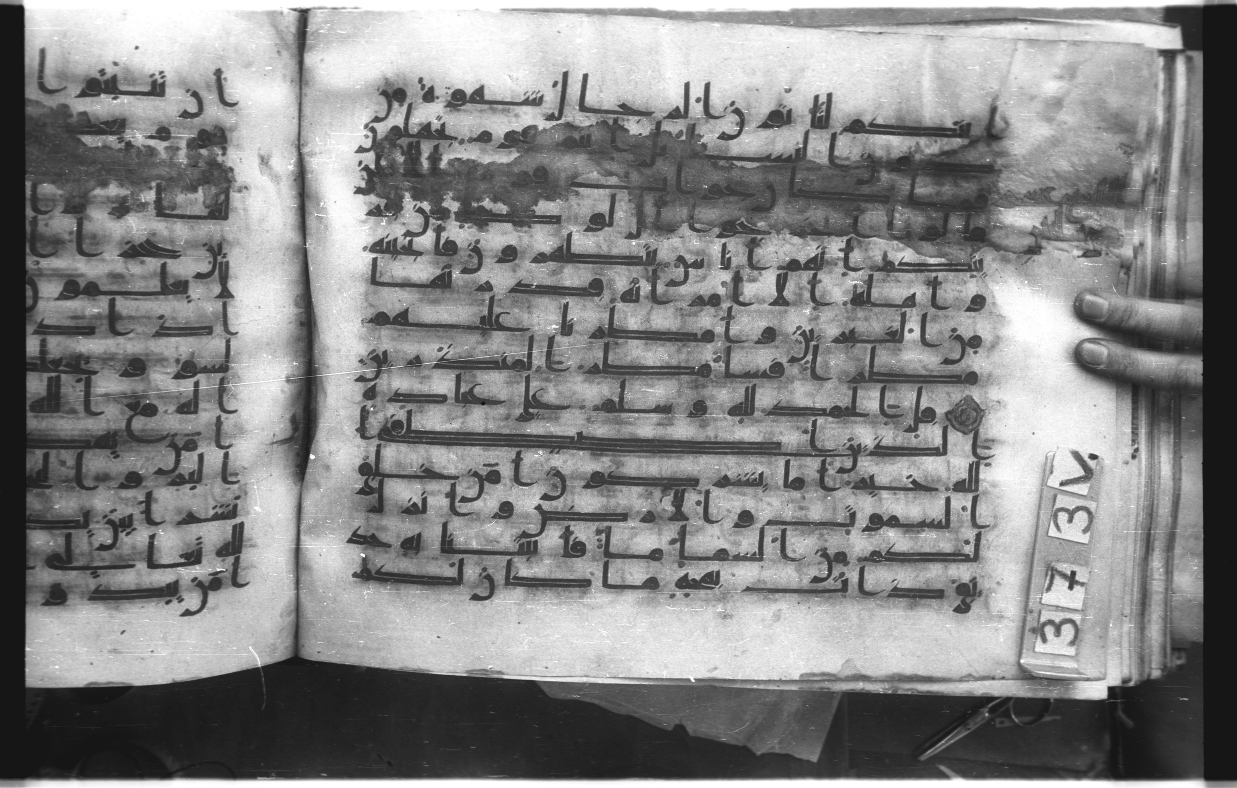 Istanbul, Topkapı Palace Museum, "Saray 50386" (Karatay 42) (Scan 1), in kūfī, type F.I script, showing Surah 27:59 from Mid-8th to Late 9th Century AD found in Unknown provenance, currently housed at Topkapı Palace Museum (Topkapı Sarayı Müzesi), Istanbul, Turkey