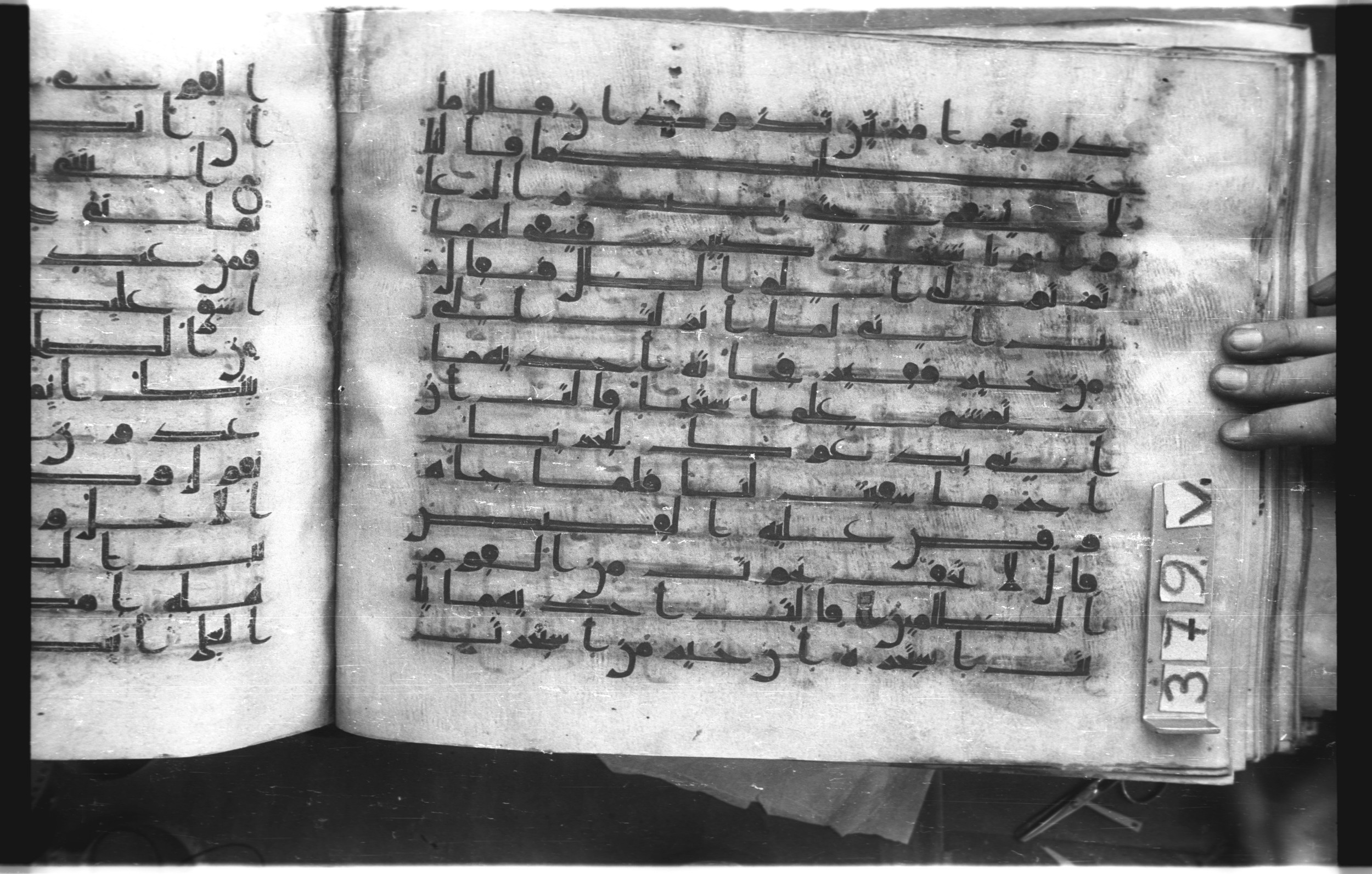 Istanbul, Topkapı Palace Museum, "Saray 50386" (Karatay 42) (Scan 2), in kūfī, type F.I script, showing Surah 28:23 from Mid-8th to Late 9th Century AD found in Unknown provenance, currently housed at Topkapı Palace Museum (Topkapı Sarayı Müzesi), Istanbul, Turkey