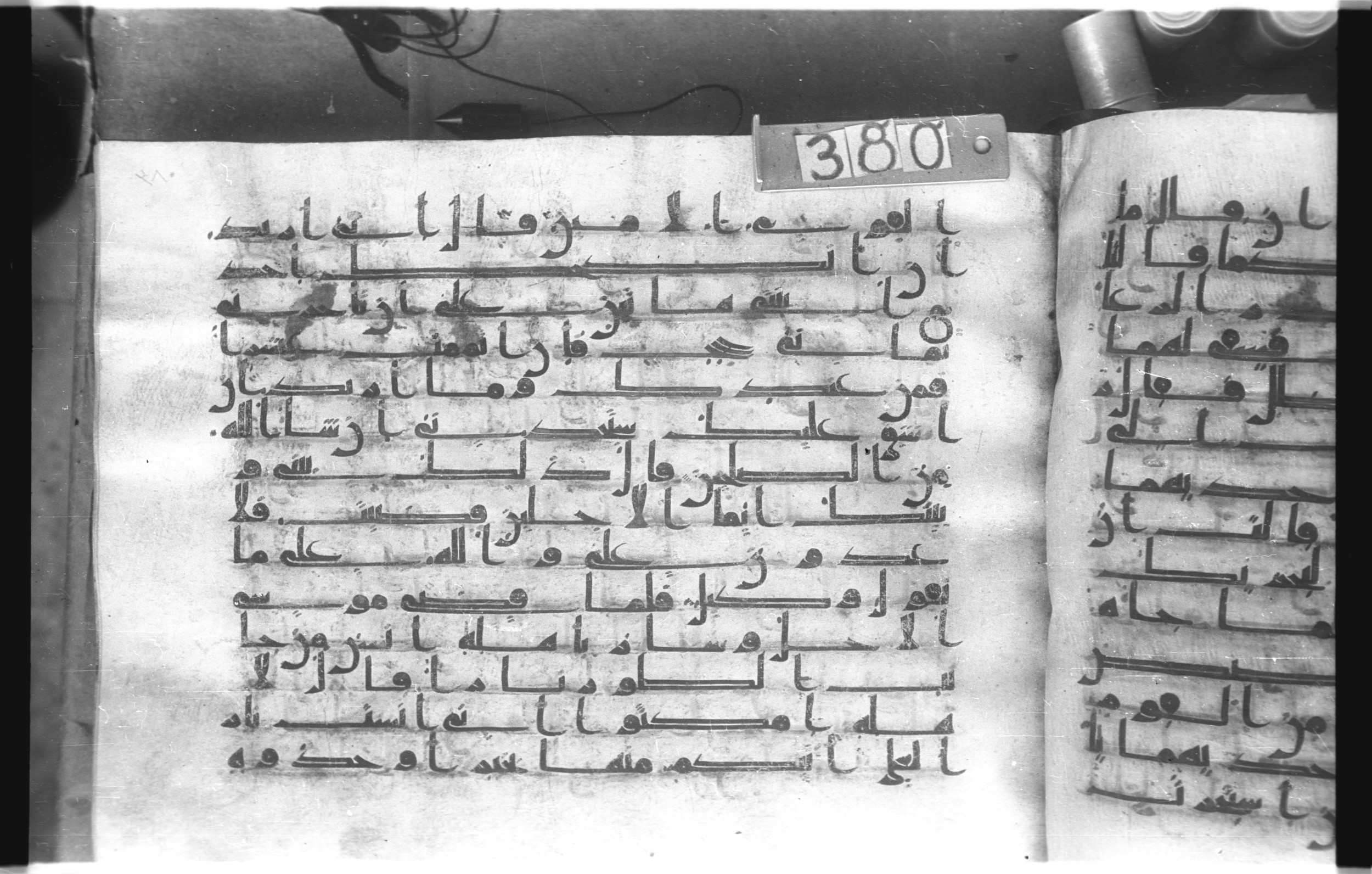 Istanbul, Topkapı Palace Museum, "Saray 50386" (Karatay 42) (Scan 1), in kūfī, type F.I script, showing Surah 28:29 from Mid-8th to Late 9th Century AD found in Unknown provenance, currently housed at Topkapı Palace Museum (Topkapı Sarayı Müzesi), Istanbul, Turkey