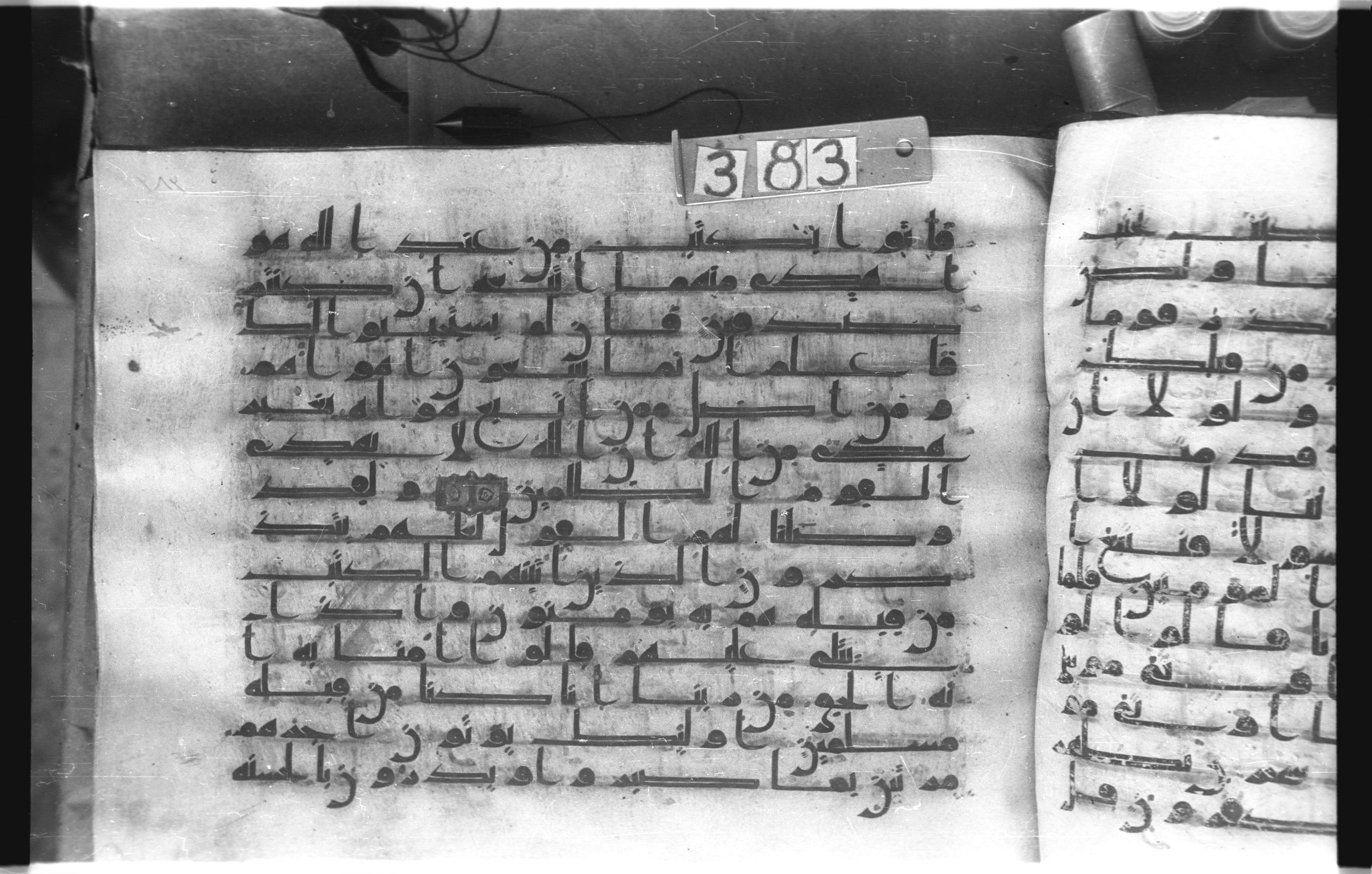 Istanbul, Topkapı Palace Museum, "Saray 50386" (Karatay 42) (Scan 2), in kūfī, type F.I script, showing Surah 28:49 from Mid-8th to Late 9th Century AD found in Unknown provenance, currently housed at Topkapı Palace Museum (Topkapı Sarayı Müzesi), Istanbul, Turkey