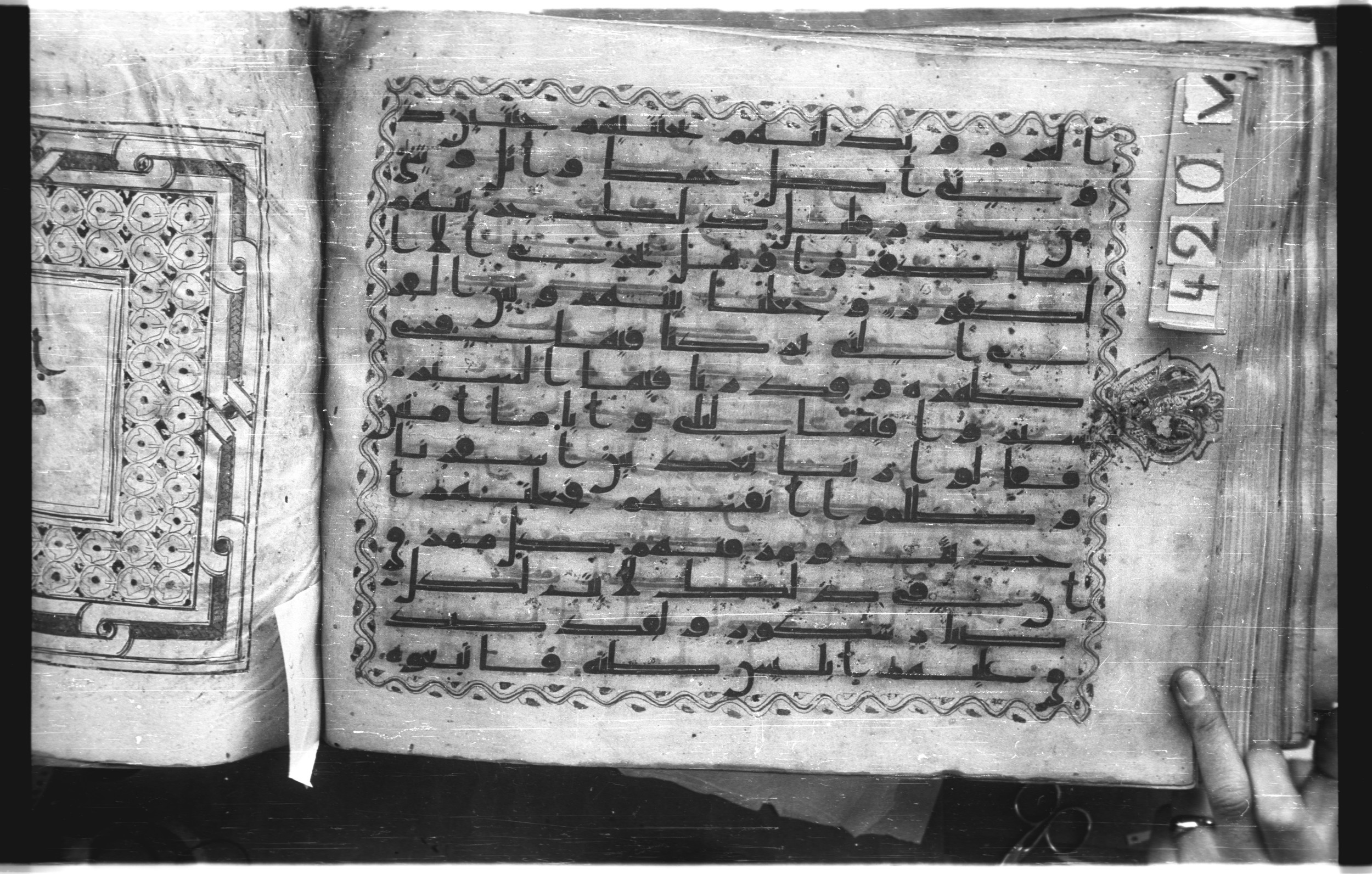 Istanbul, Topkapı Palace Museum, "Saray 50386" (Karatay 42) (Scan 2), in kūfī, type F.I script, showing Surah 34:16 from Mid-8th to Late 9th Century AD found in Unknown provenance, currently housed at Topkapı Palace Museum (Topkapı Sarayı Müzesi), Istanbul, Turkey