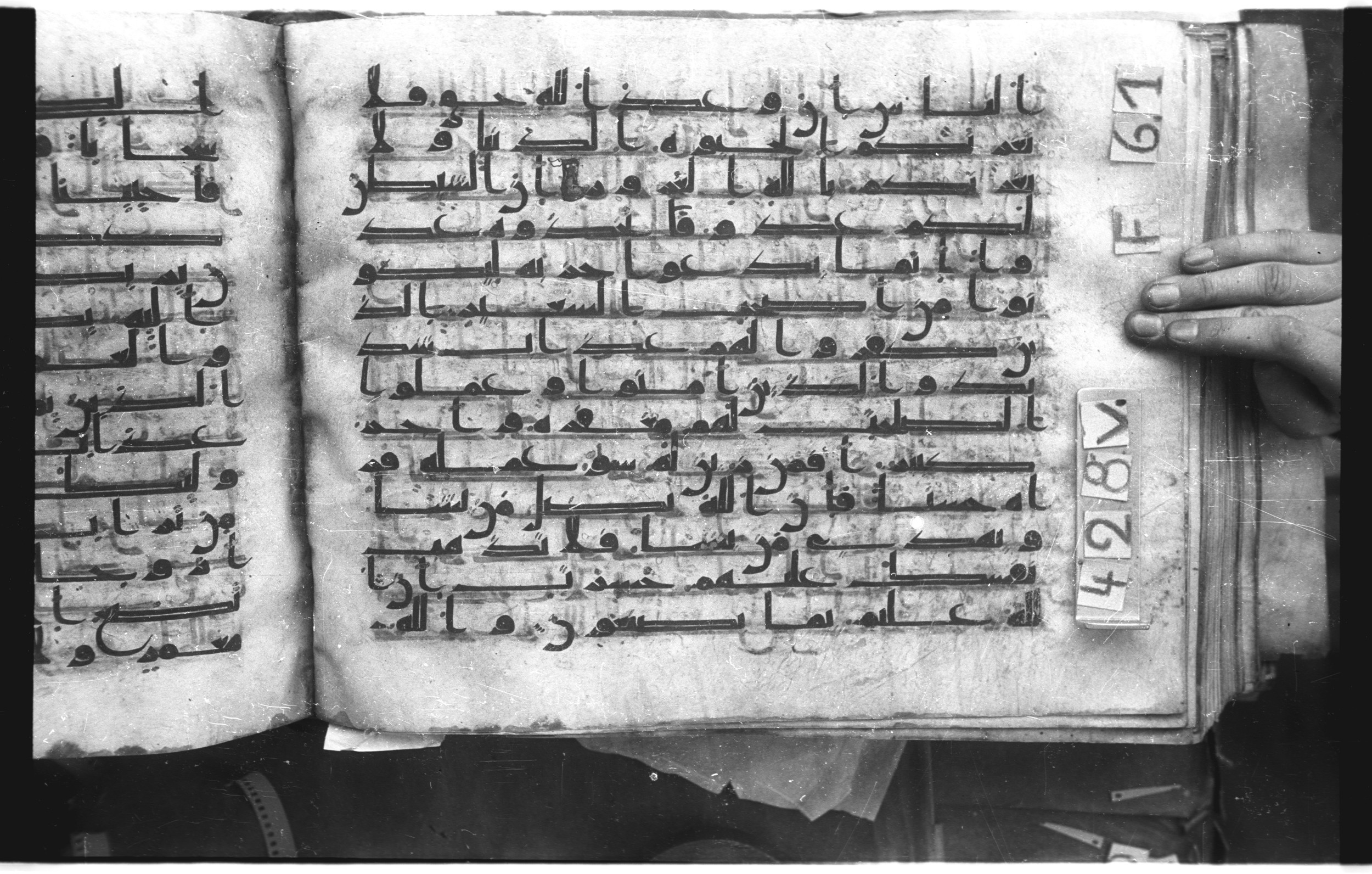 Istanbul, Topkapı Palace Museum, "Saray 50386" (Karatay 42) (Scan 1), in kūfī, type F.I script, showing Surah 35:7 from Mid-8th to Late 9th Century AD found in Unknown provenance, currently housed at Topkapı Palace Museum (Topkapı Sarayı Müzesi), Istanbul, Turkey
