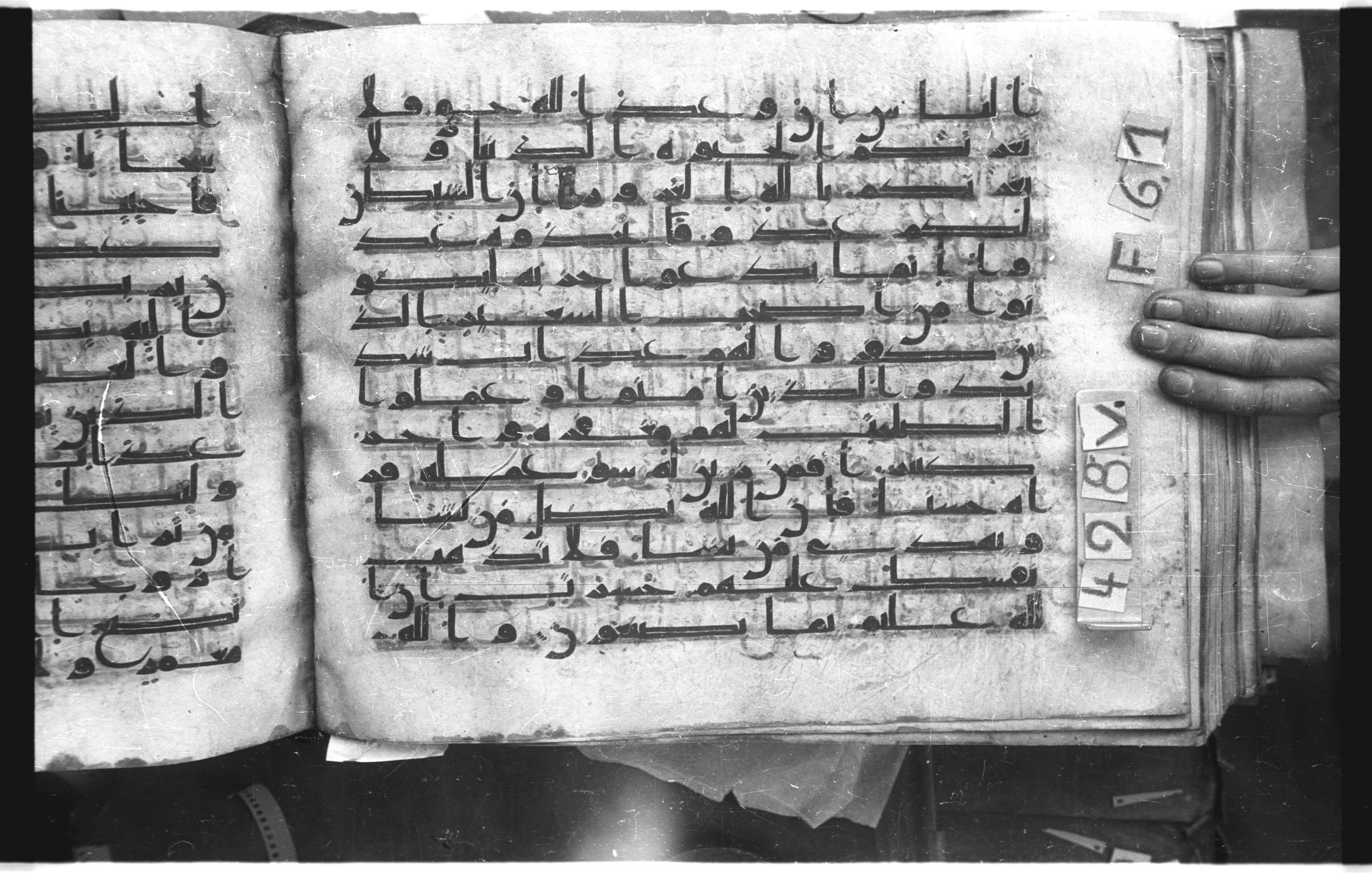 Istanbul, Topkapı Palace Museum, "Saray 50386" (Karatay 42) (Scan 2), in kūfī, type F.I script, showing Surah 35:7 from Mid-8th to Late 9th Century AD found in Unknown provenance, currently housed at Topkapı Palace Museum (Topkapı Sarayı Müzesi), Istanbul, Turkey
