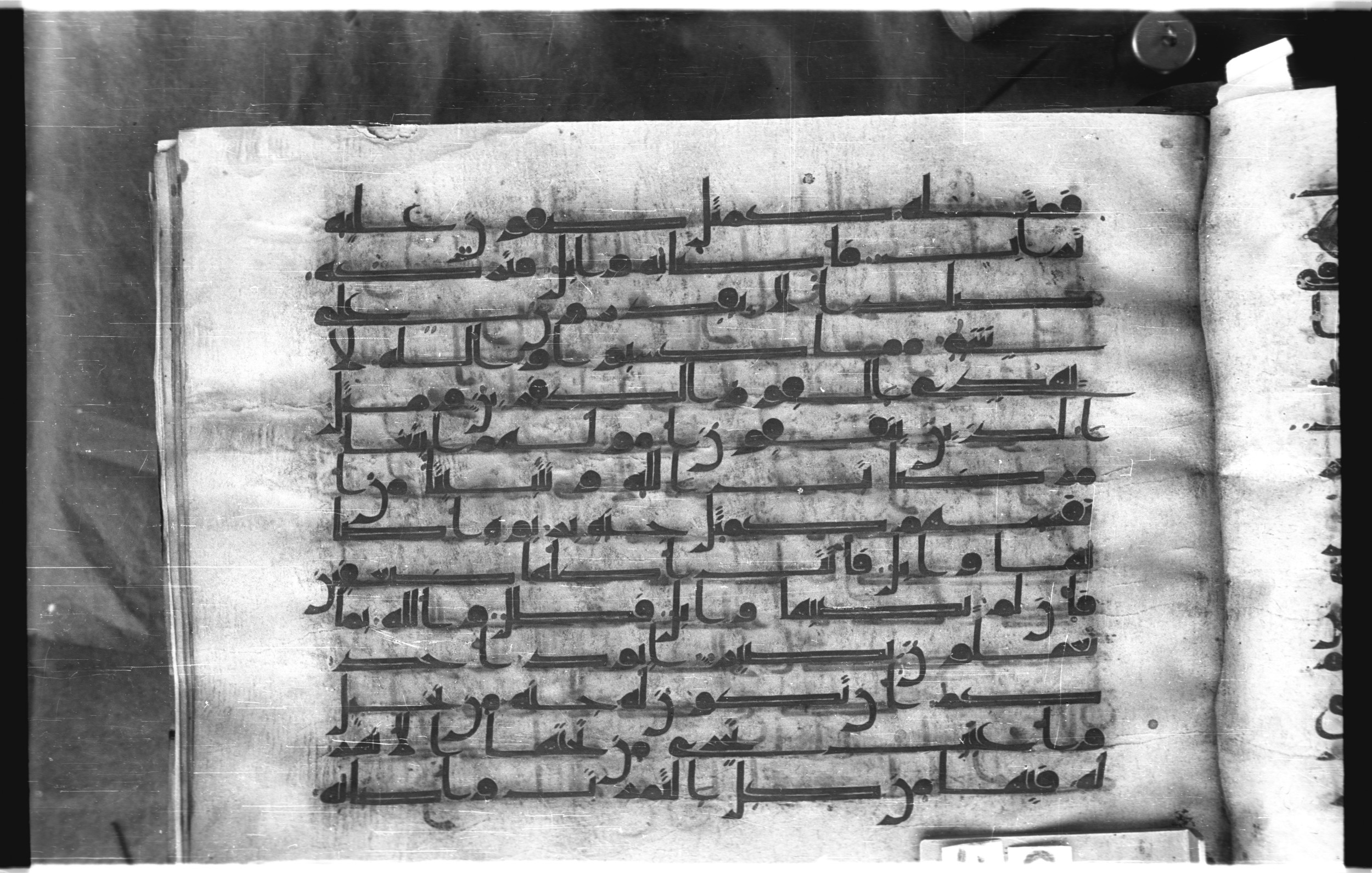 Istanbul, Topkapı Palace Museum, "Saray 50386" (Karatay 42) (Scan 1), in kūfī, type F.I script, showing Surah 2:271 from Mid-8th to Late 9th Century AD found in Unknown provenance, currently housed at Topkapı Palace Museum (Topkapı Sarayı Müzesi), Istanbul, Turkey
