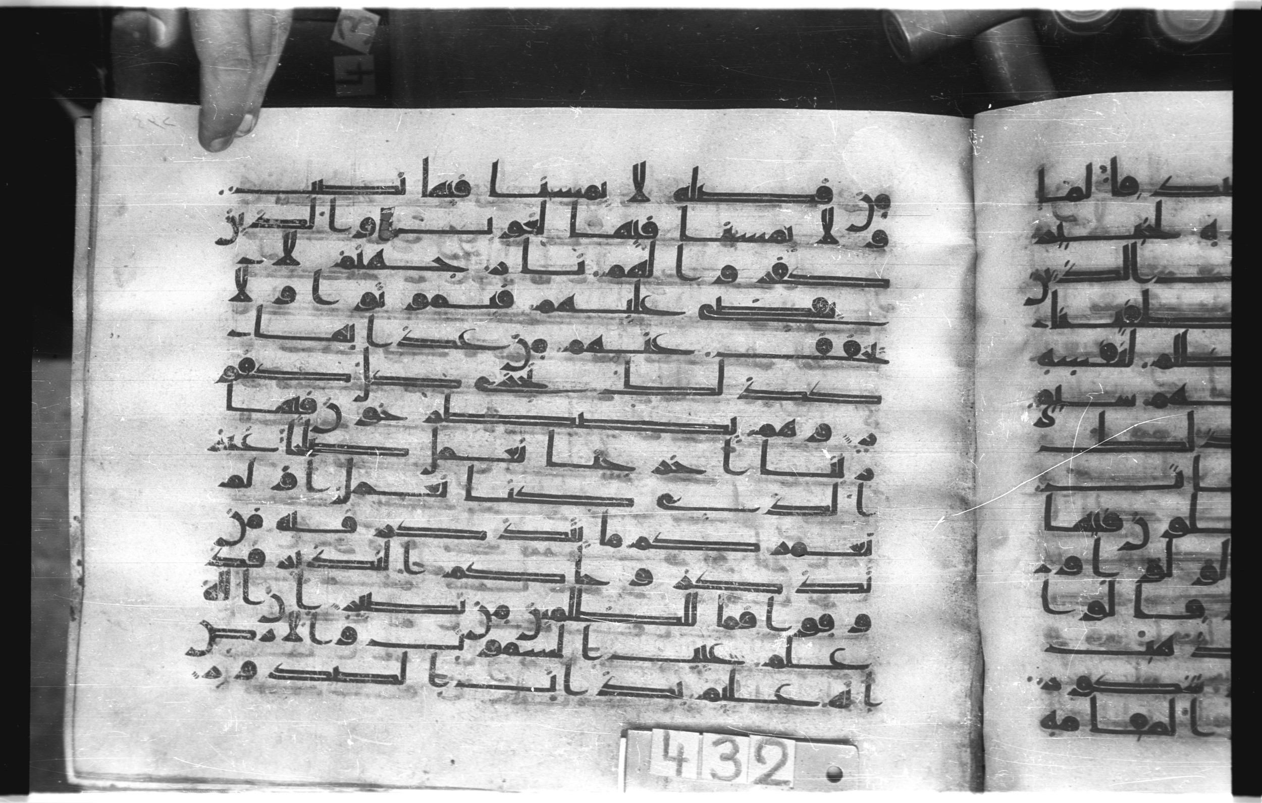 Istanbul, Topkapı Palace Museum, "Saray 50386" (Karatay 42), in kūfī, type F.I script, showing Surah 35:37 from Mid-8th to Late 9th Century AD found in Unknown provenance, currently housed at Topkapı Palace Museum (Topkapı Sarayı Müzesi), Istanbul, Turkey