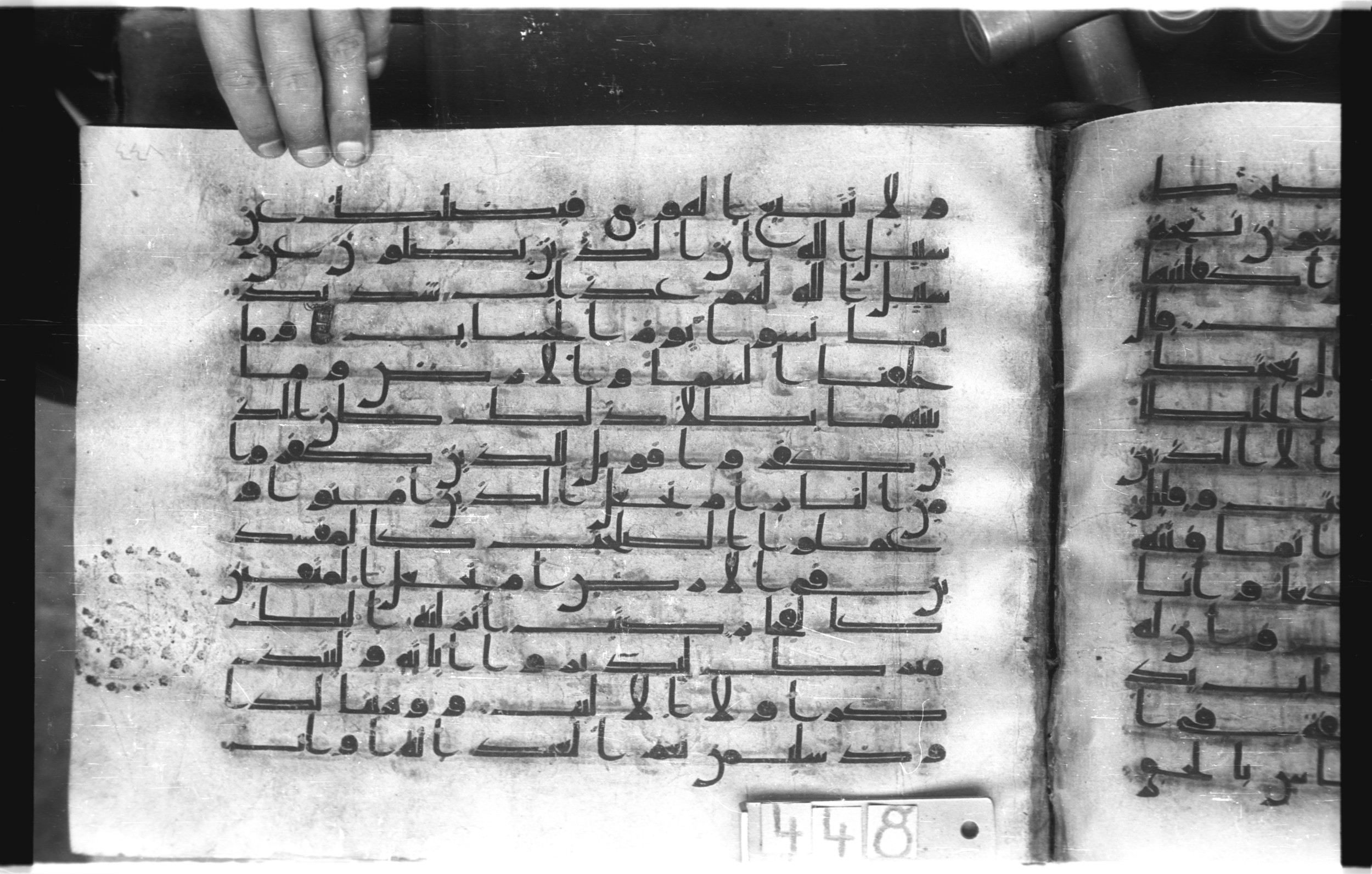 Istanbul, Topkapı Palace Museum, "Saray 50386" (Karatay 42), in kūfī, type F.I script, showing Surah 38:30 from Mid-8th to Late 9th Century AD found in Unknown provenance, currently housed at Topkapı Palace Museum (Topkapı Sarayı Müzesi), Istanbul, Turkey