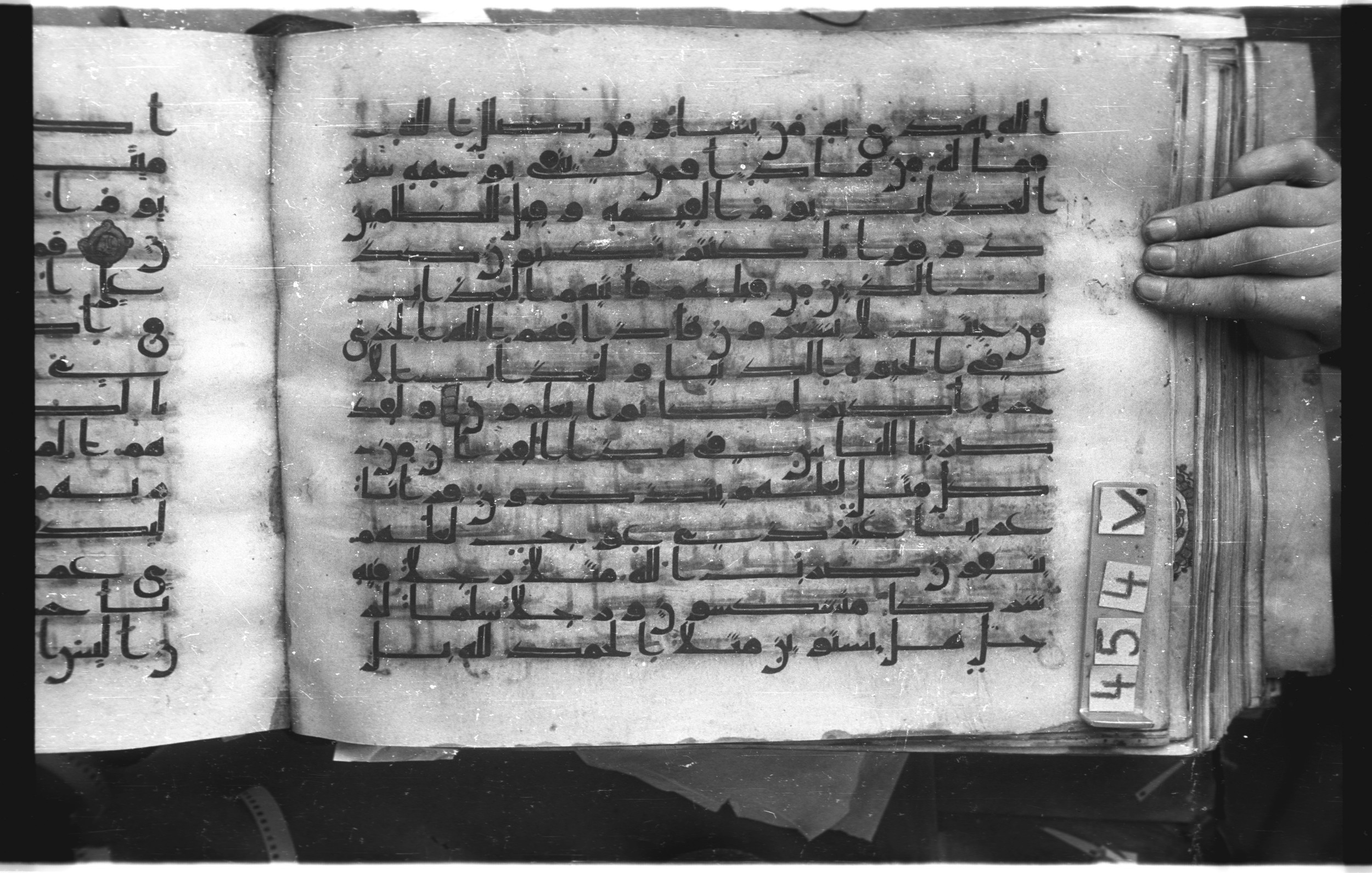 Istanbul, Topkapı Palace Museum, "Saray 50386" (Karatay 42), in kūfī, type F.I script, showing Surah 39:28 from Mid-8th to Late 9th Century AD found in Unknown provenance, currently housed at Topkapı Palace Museum (Topkapı Sarayı Müzesi), Istanbul, Turkey