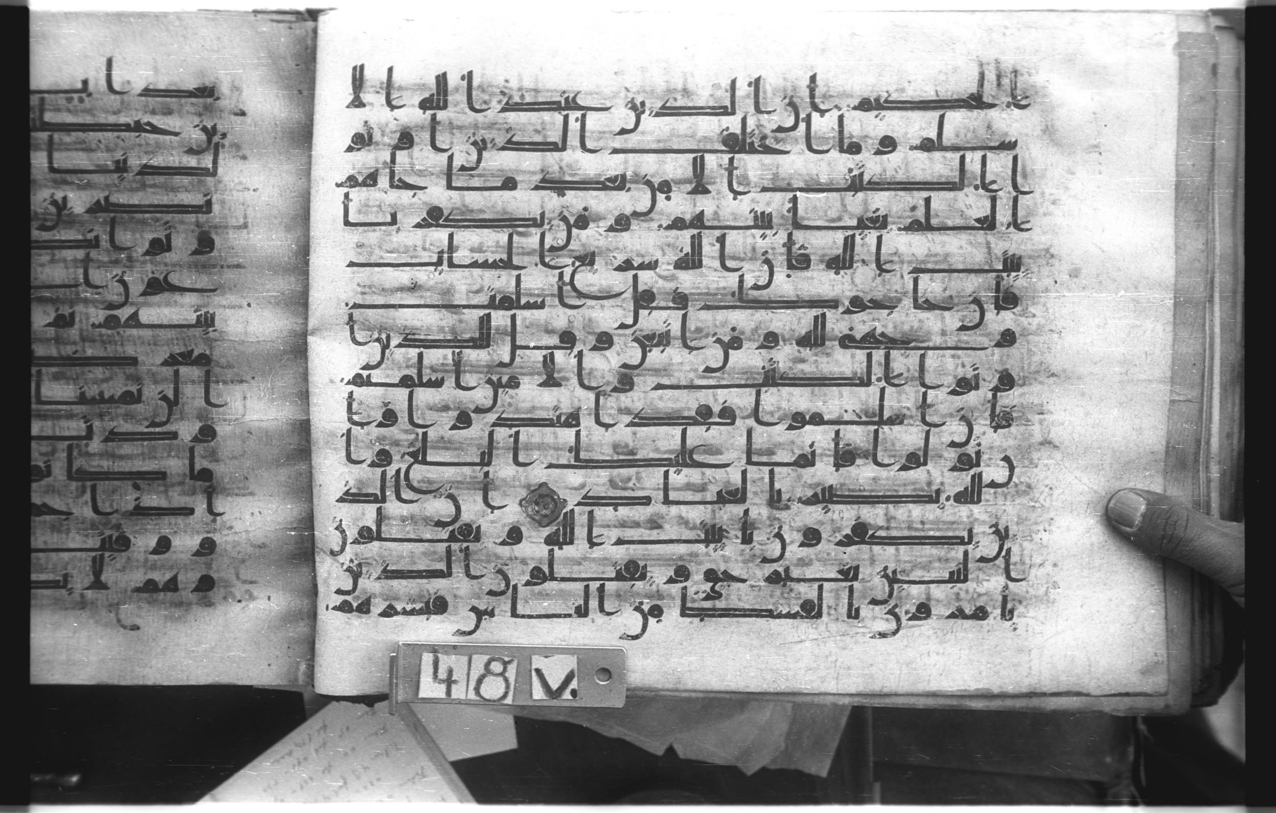 Istanbul, Topkapı Palace Museum, "Saray 50386" (Karatay 42) (Scan 1), in kūfī, type F.I script, showing Surah 3:21 from Mid-8th to Late 9th Century AD found in Unknown provenance, currently housed at Topkapı Palace Museum (Topkapı Sarayı Müzesi), Istanbul, Turkey
