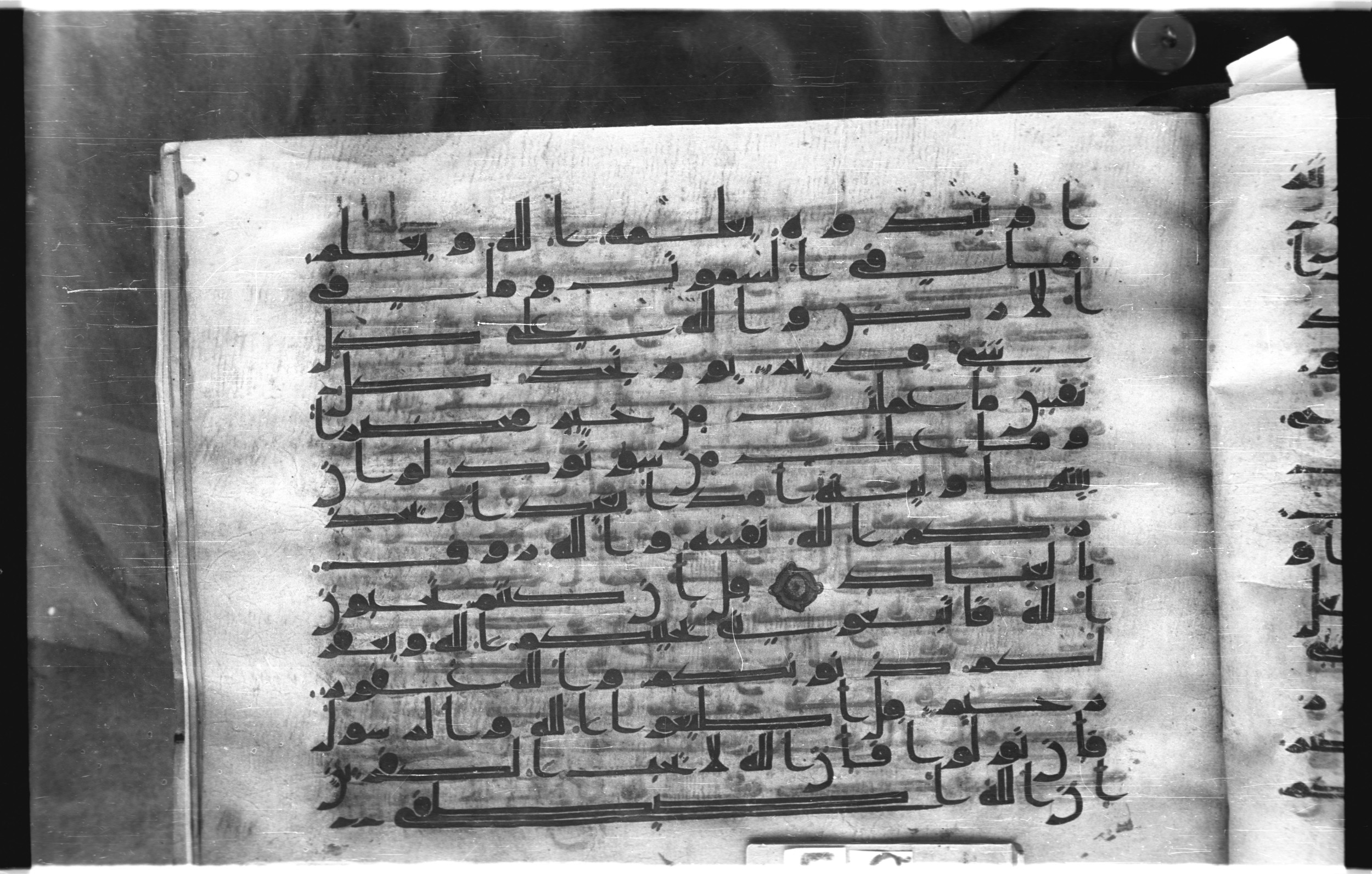 Istanbul, Topkapı Palace Museum, "Saray 50386" (Karatay 42) (Scan 1), in kūfī, type F.I script, showing Surah 3:33 from Mid-8th to Late 9th Century AD found in Unknown provenance, currently housed at Topkapı Palace Museum (Topkapı Sarayı Müzesi), Istanbul, Turkey