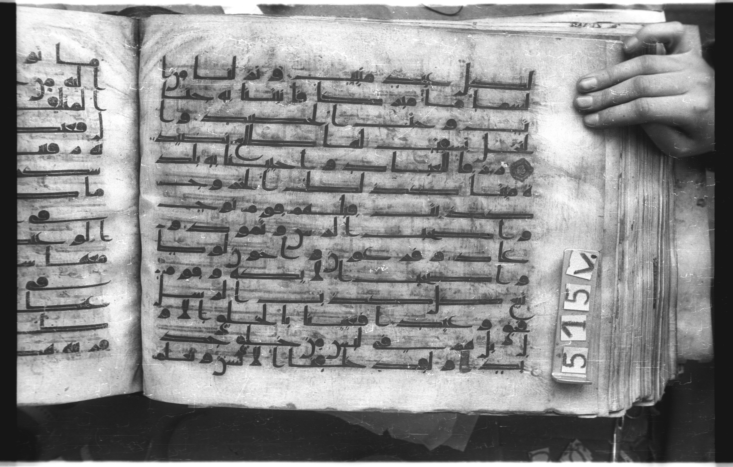 Istanbul, Topkapı Palace Museum, "Saray 50386" (Karatay 42) (Scan 2), in kūfī, type F.I script, showing Surah 50:8 from Mid-8th to Late 9th Century AD found in Unknown provenance, currently housed at Topkapı Palace Museum (Topkapı Sarayı Müzesi), Istanbul, Turkey