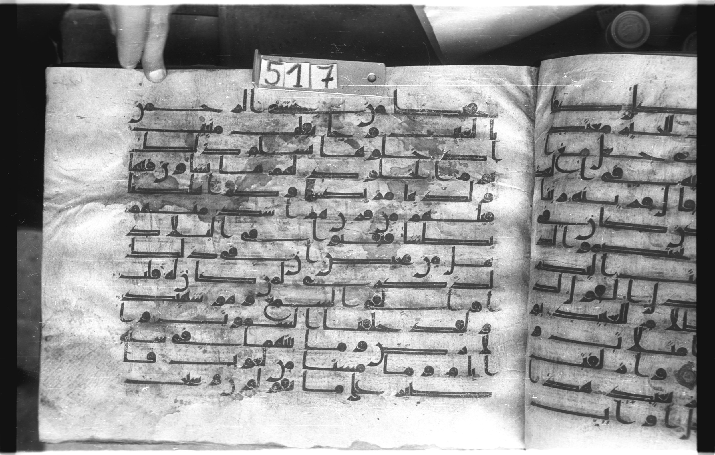 Istanbul, Topkapı Palace Museum, "Saray 50386" (Karatay 42) (Scan 1), in kūfī, type F.I script, showing Surah 50:39 from Mid-8th to Late 9th Century AD found in Unknown provenance, currently housed at Topkapı Palace Museum (Topkapı Sarayı Müzesi), Istanbul, Turkey