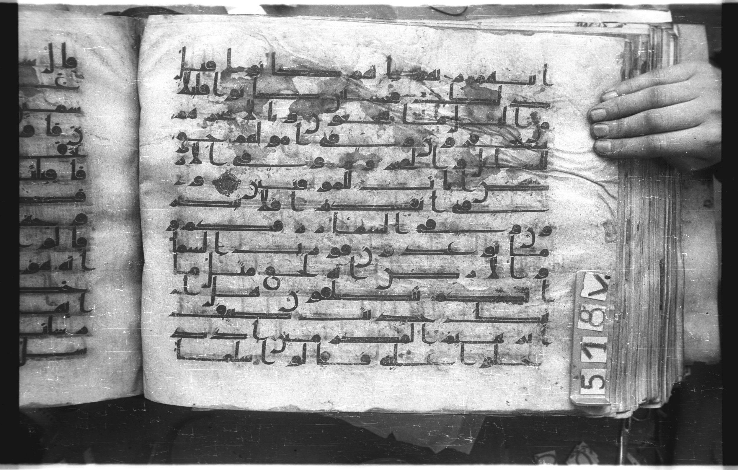 Istanbul, Topkapı Palace Museum, "Saray 50386" (Karatay 42), in kūfī, type F.I script, showing Surah 51:22 from Mid-8th to Late 9th Century AD found in Unknown provenance, currently housed at Topkapı Palace Museum (Topkapı Sarayı Müzesi), Istanbul, Turkey