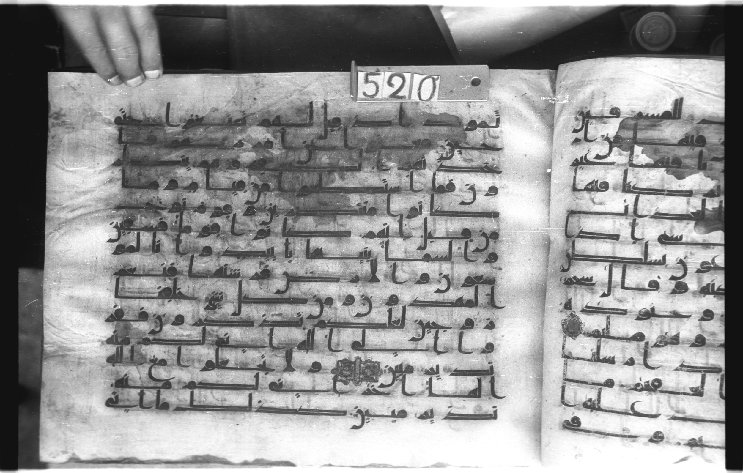 Istanbul, Topkapı Palace Museum, "Saray 50386" (Karatay 42), in kūfī, type F.I script, showing Surah 51:44 from Mid-8th to Late 9th Century AD found in Unknown provenance, currently housed at Topkapı Palace Museum (Topkapı Sarayı Müzesi), Istanbul, Turkey