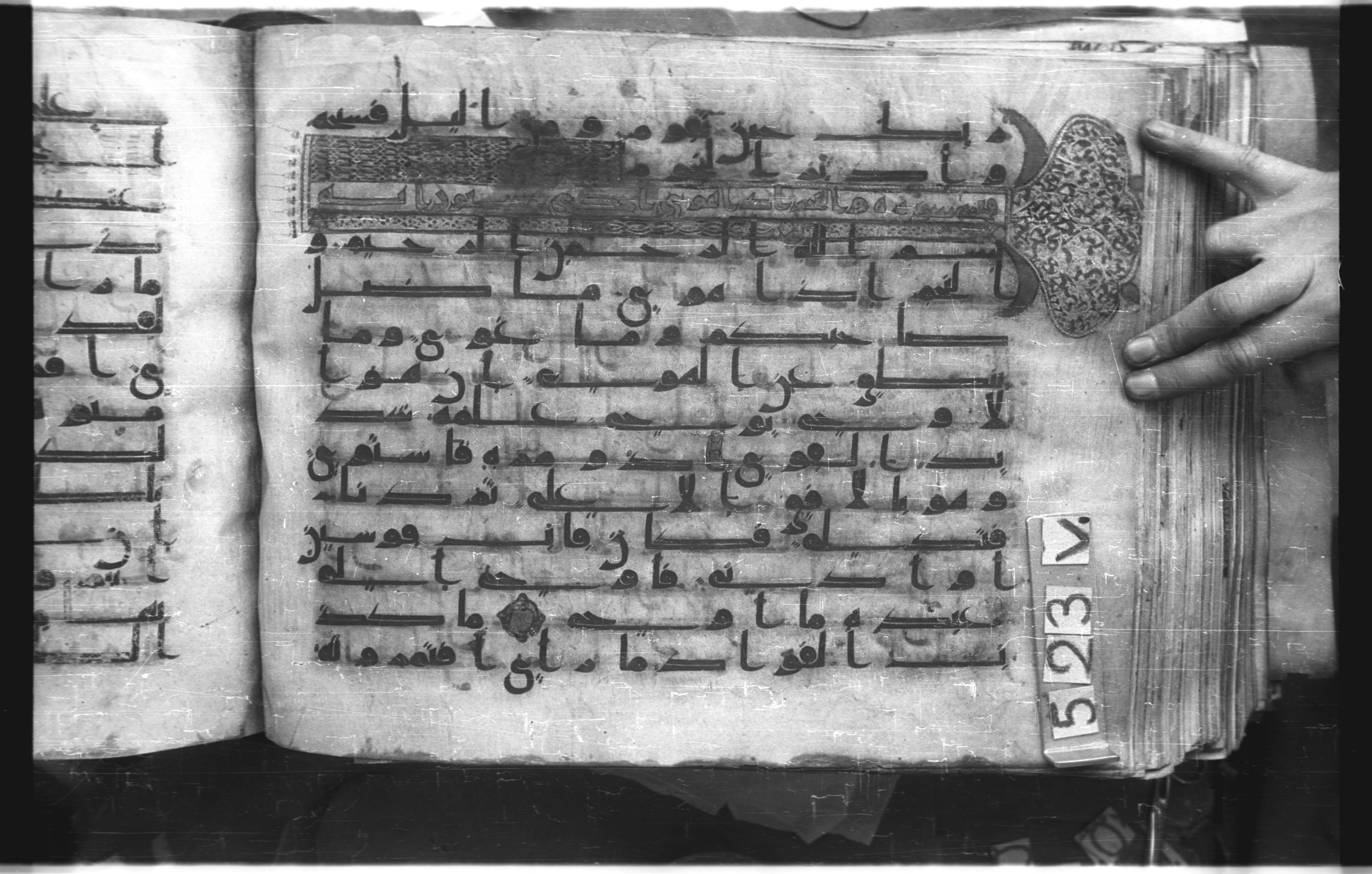 Istanbul, Topkapı Palace Museum, "Saray 50386" (Karatay 42), in kūfī, type F.I script, showing Surah 52:49 from Mid-8th to Late 9th Century AD found in Unknown provenance, currently housed at Topkapı Palace Museum (Topkapı Sarayı Müzesi), Istanbul, Turkey