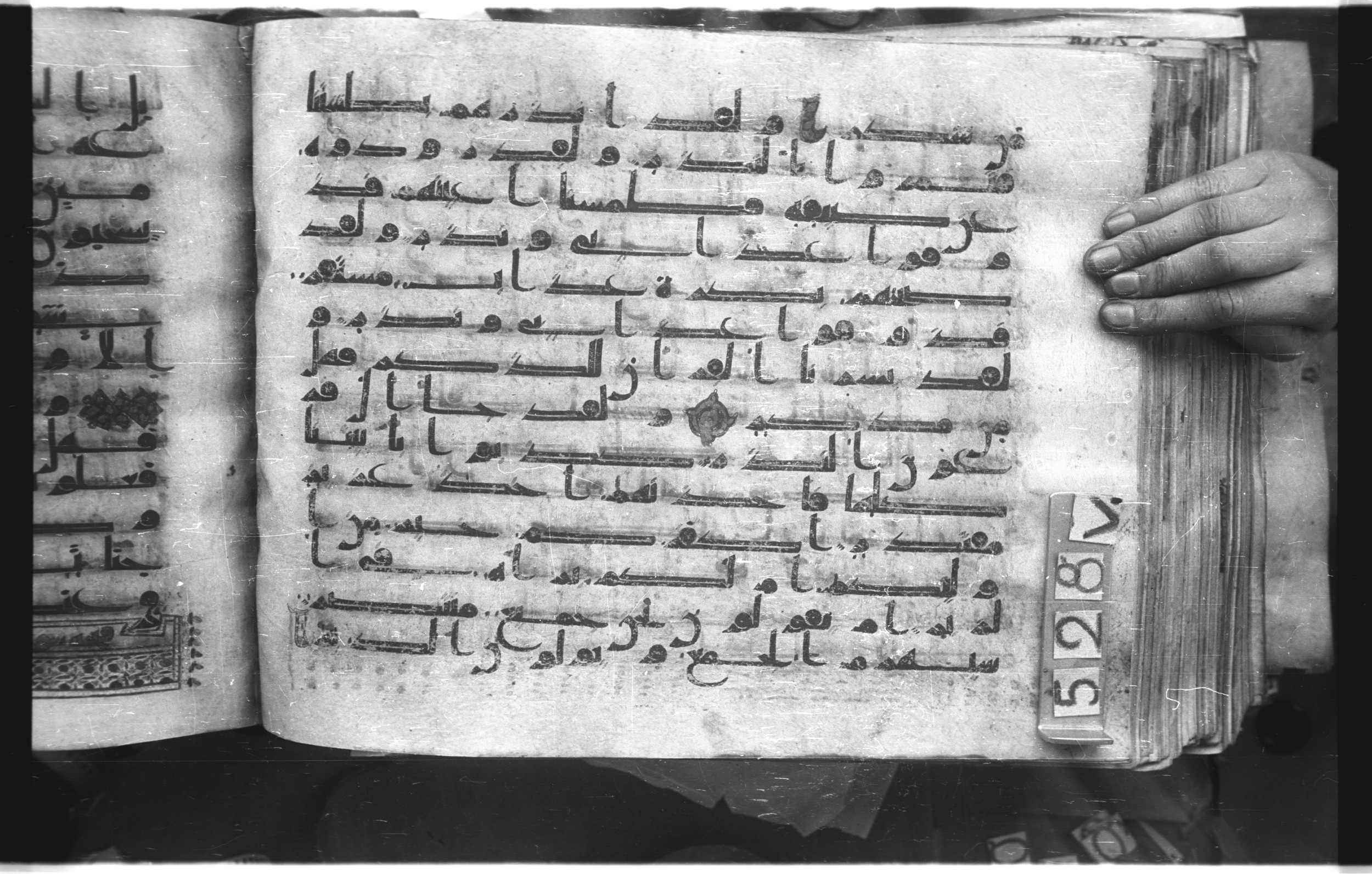 Istanbul, Topkapı Palace Museum, "Saray 50386" (Karatay 42), in kūfī, type F.I script, showing Surah 54:39 from Mid-8th to Late 9th Century AD found in Unknown provenance, currently housed at Topkapı Palace Museum (Topkapı Sarayı Müzesi), Istanbul, Turkey