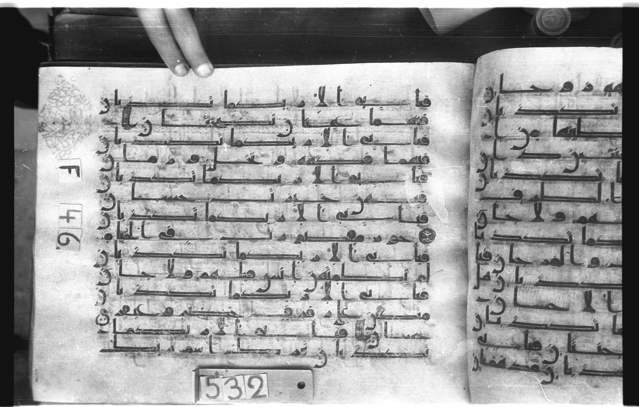 Istanbul, Topkapı Palace Museum, "Saray 50386" (Karatay 42) (Scan 2), in kūfī, type F.I script, showing Surah 55:76 from Mid-8th to Late 9th Century AD found in Unknown provenance, currently housed at Topkapı Palace Museum (Topkapı Sarayı Müzesi), Istanbul, Turkey