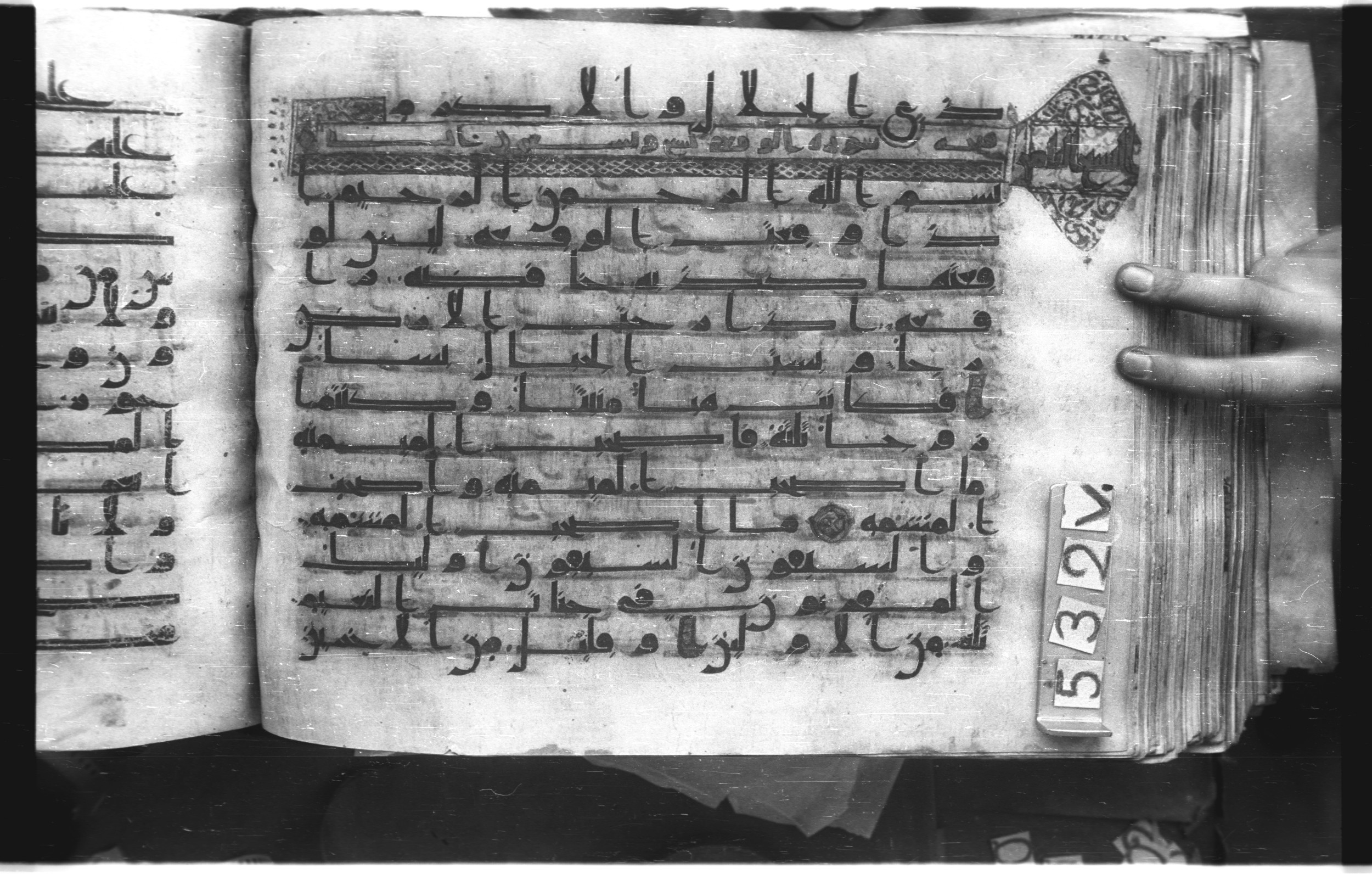 Istanbul, Topkapı Palace Museum, "Saray 50386" (Karatay 42), in kūfī, type F.I script, showing Surah 56:13 from Mid-8th to Late 9th Century AD found in Unknown provenance, currently housed at Topkapı Palace Museum (Topkapı Sarayı Müzesi), Istanbul, Turkey