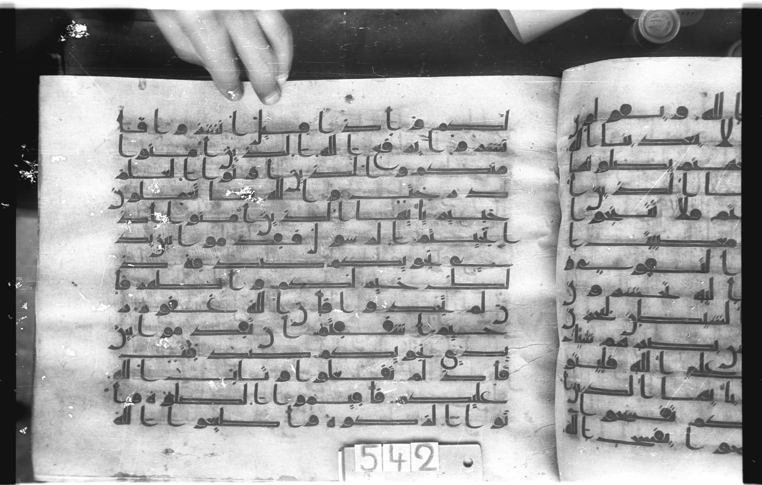 Istanbul, Topkapı Palace Museum, "Saray 50386" (Karatay 42) (Scan 2), in kūfī, type F.I script, showing Surah 58:11 from Mid-8th to Late 9th Century AD found in Unknown provenance, currently housed at Topkapı Palace Museum (Topkapı Sarayı Müzesi), Istanbul, Turkey