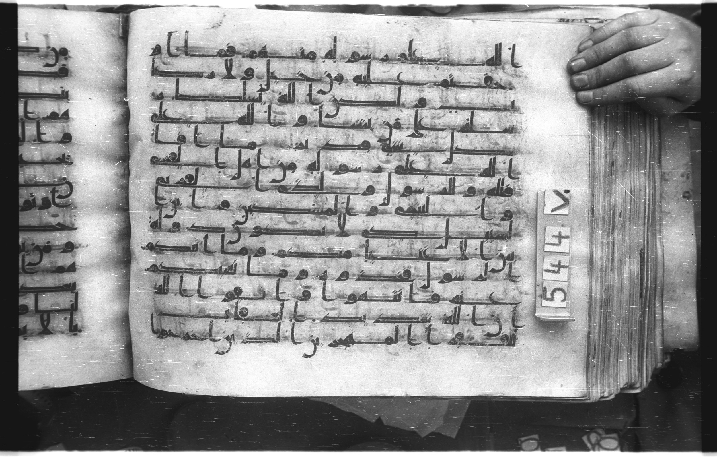 Istanbul, Topkapı Palace Museum, "Saray 50386" (Karatay 42) (Scan 1), in kūfī, type F.I script, showing Surah 59:8 from Mid-8th to Late 9th Century AD found in Unknown provenance, currently housed at Topkapı Palace Museum (Topkapı Sarayı Müzesi), Istanbul, Turkey