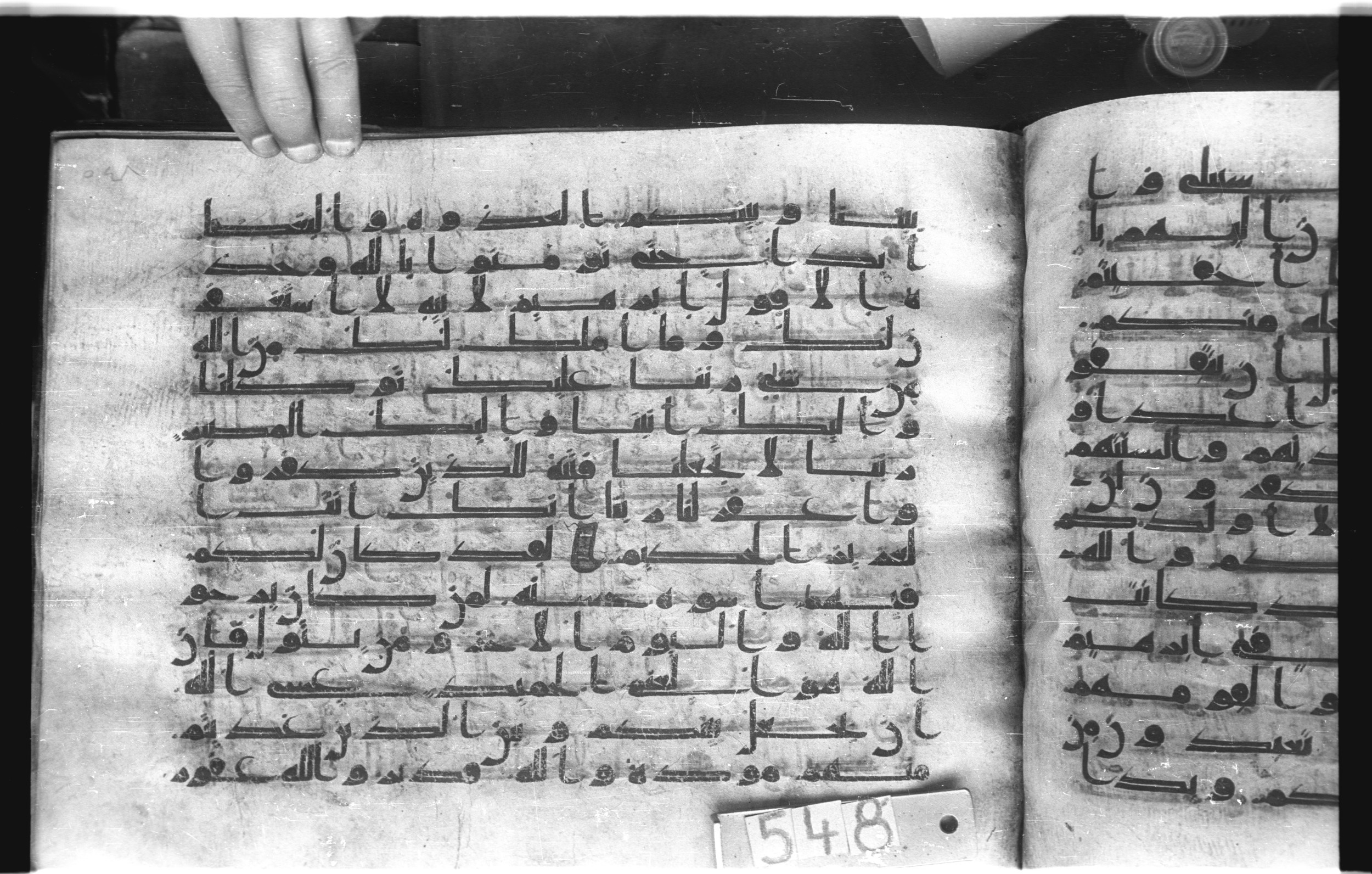 Istanbul, Topkapı Palace Museum, "Saray 50386" (Karatay 42) (Scan 1), in kūfī, type F.I script, showing Surah 60:7 from Mid-8th to Late 9th Century AD found in Unknown provenance, currently housed at Topkapı Palace Museum (Topkapı Sarayı Müzesi), Istanbul, Turkey