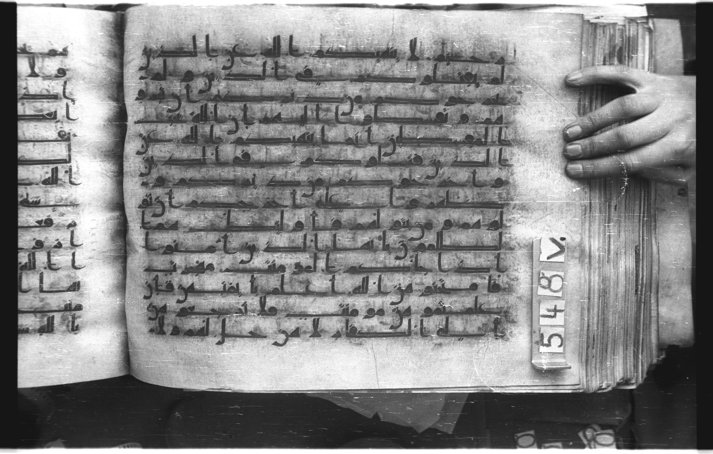 Istanbul, Topkapı Palace Museum, "Saray 50386" (Karatay 42) (Scan 2), in kūfī, type F.I script, showing Surah 60:7 from Mid-8th to Late 9th Century AD found in Unknown provenance, currently housed at Topkapı Palace Museum (Topkapı Sarayı Müzesi), Istanbul, Turkey