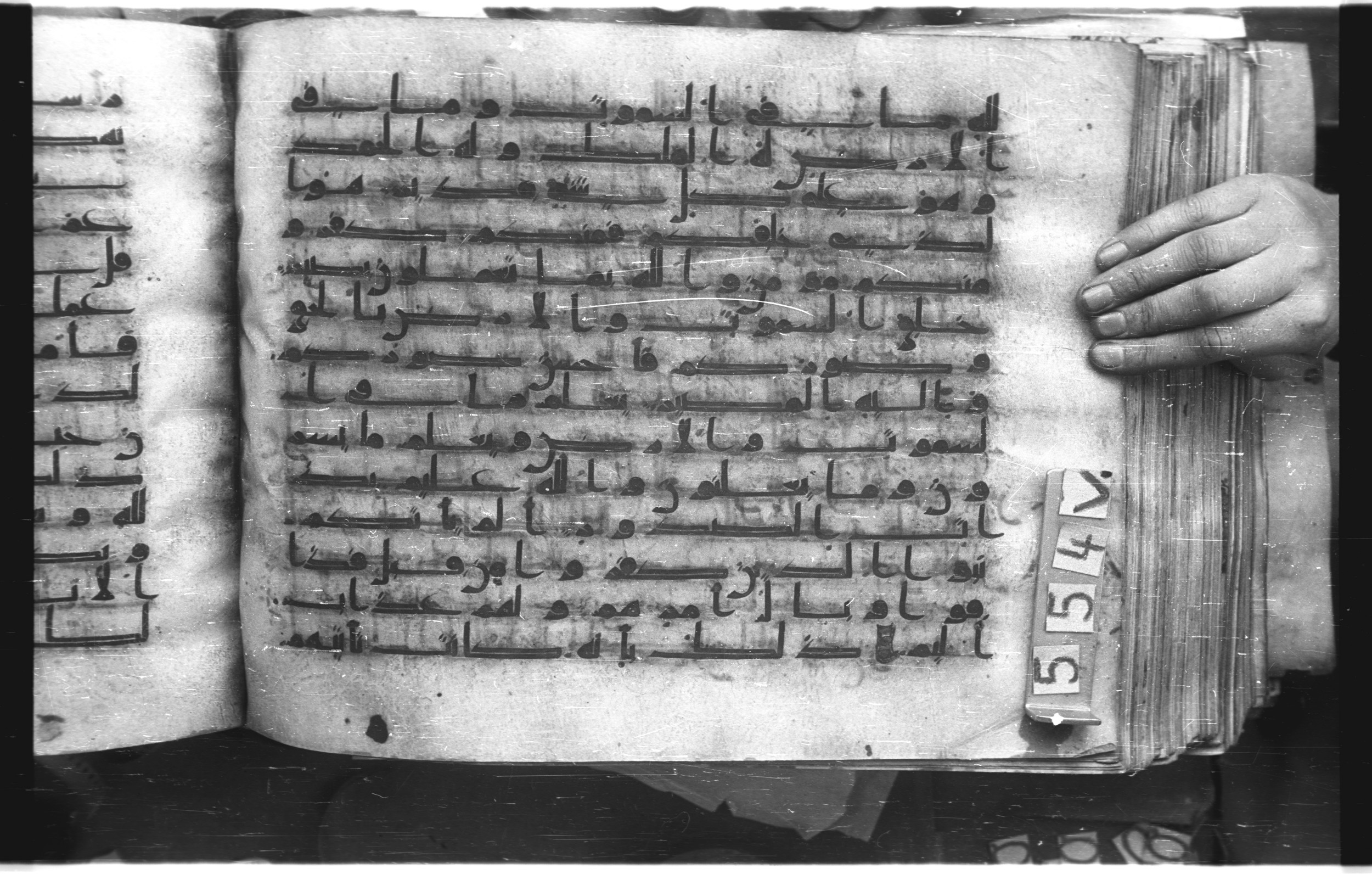 Istanbul, Topkapı Palace Museum, "Saray 50386" (Karatay 42), in kūfī, type F.I script, showing Surah 64:2 from Mid-8th to Late 9th Century AD found in Unknown provenance, currently housed at Topkapı Palace Museum (Topkapı Sarayı Müzesi), Istanbul, Turkey