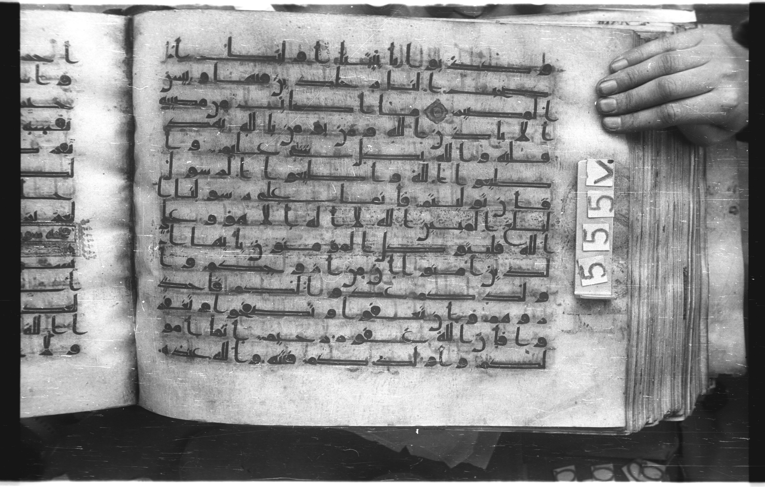Istanbul, Topkapı Palace Museum, "Saray 50386" (Karatay 42), in kūfī, type F.I script, showing Surah 64:13 from Mid-8th to Late 9th Century AD found in Unknown provenance, currently housed at Topkapı Palace Museum (Topkapı Sarayı Müzesi), Istanbul, Turkey