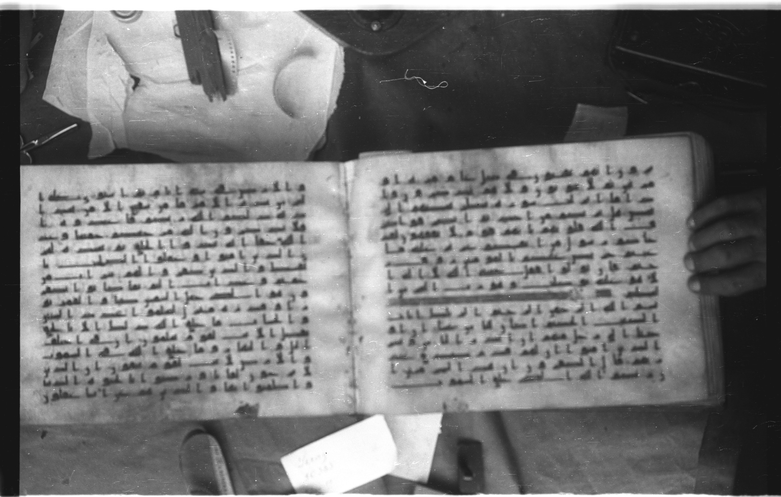 Topkapı Palace Museum, Saray 50395 (Scan 2), in Kūfī D IV script, showing Surah 10:2 from Mid 8th to Late 9th Century AD found in Unknown, currently housed at Topkapı Palace Museum (Topkapı Sarayı Müzesi), Istanbul, Turkey