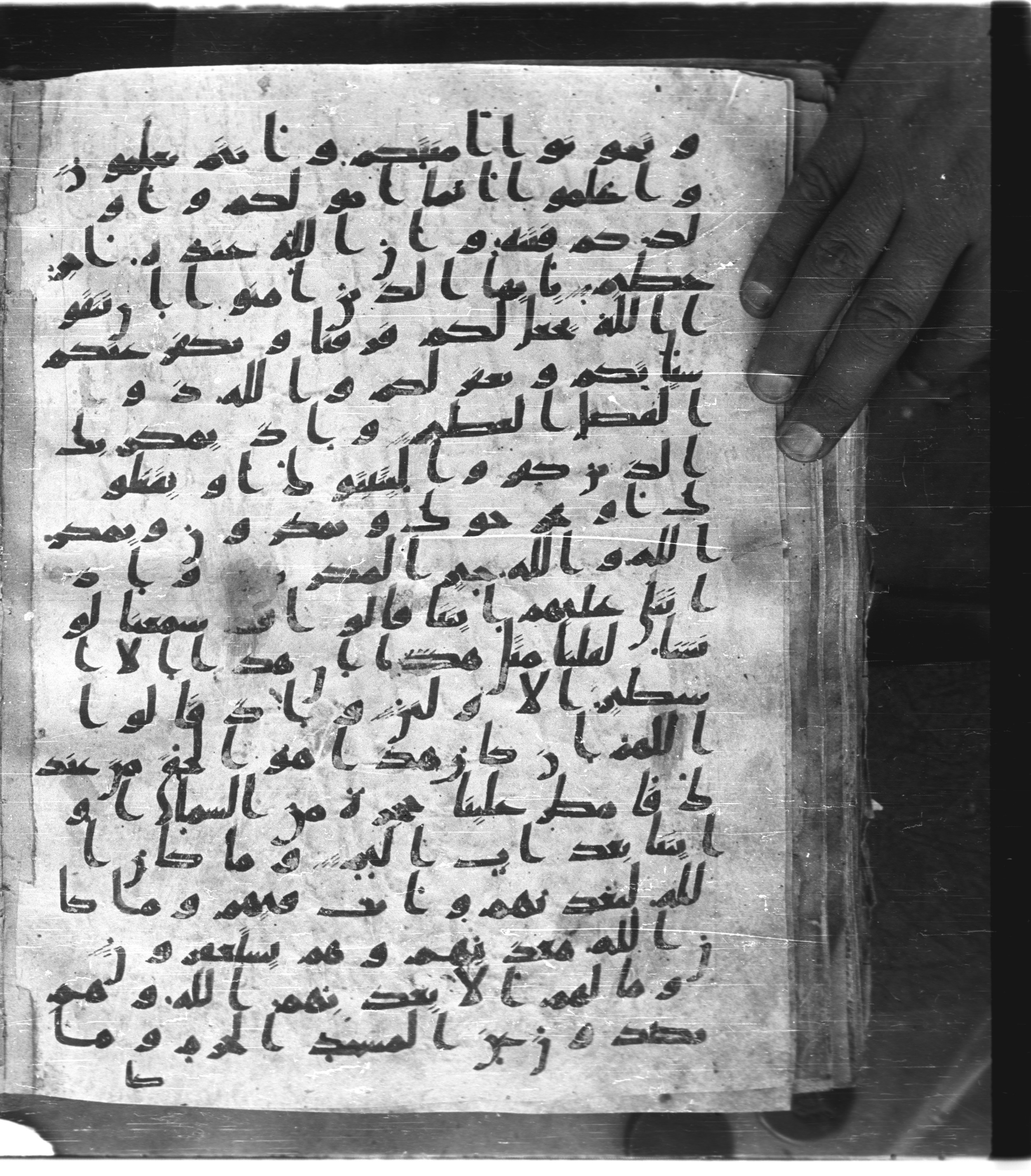 Saray Medina 1a (Karatay 3), in Kūfī script, showing Surah 8:32 from 8th Century AD found in Medina, currently housed at Topkapı Palace Museum, Istanbul
