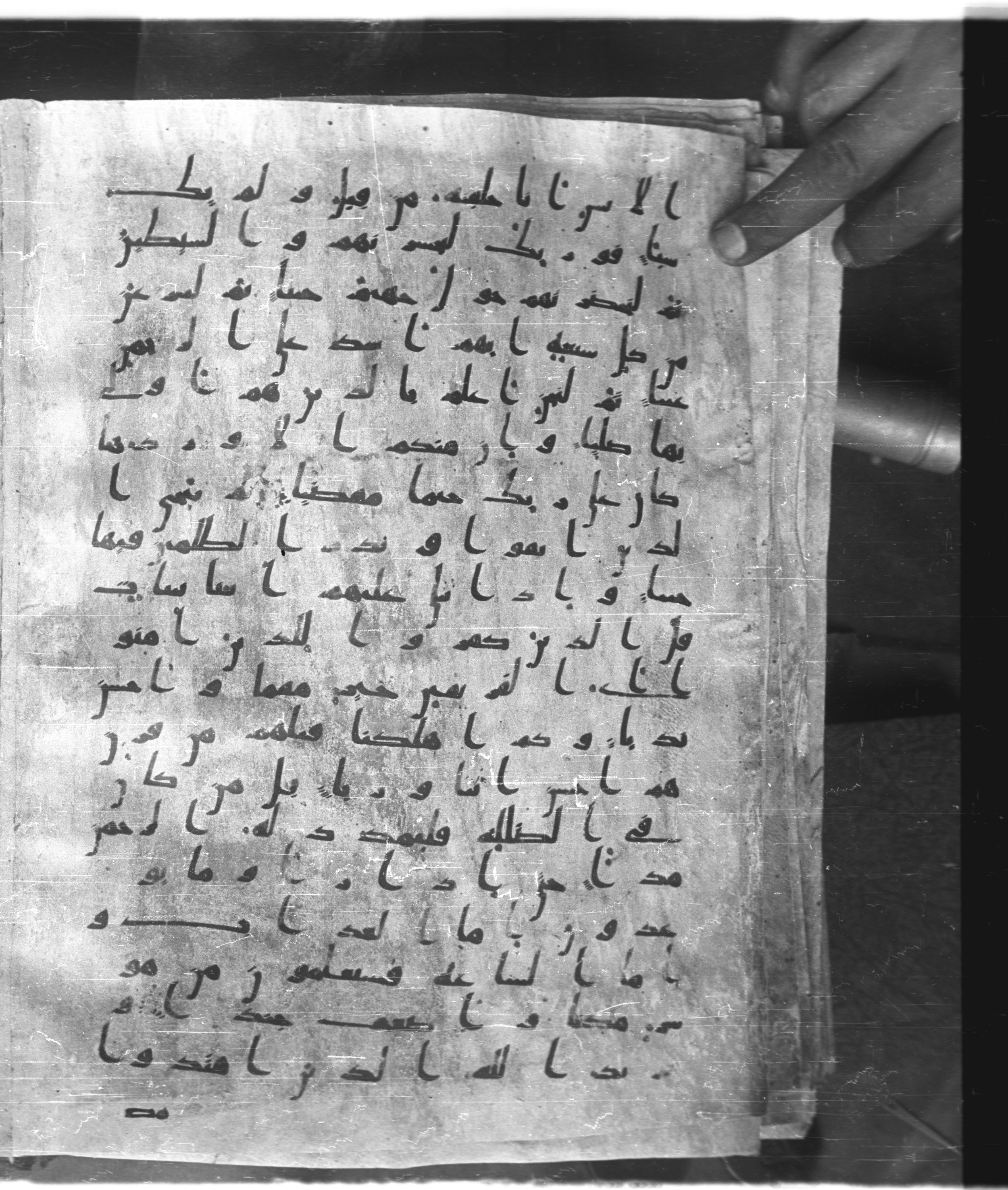 Saray Medina 1a (Karatay 3) (Scan 1), in Kūfī script, showing Surah 19:76 from 8th Century AD found in Medina, currently housed at Topkapı Palace Museum, Istanbul