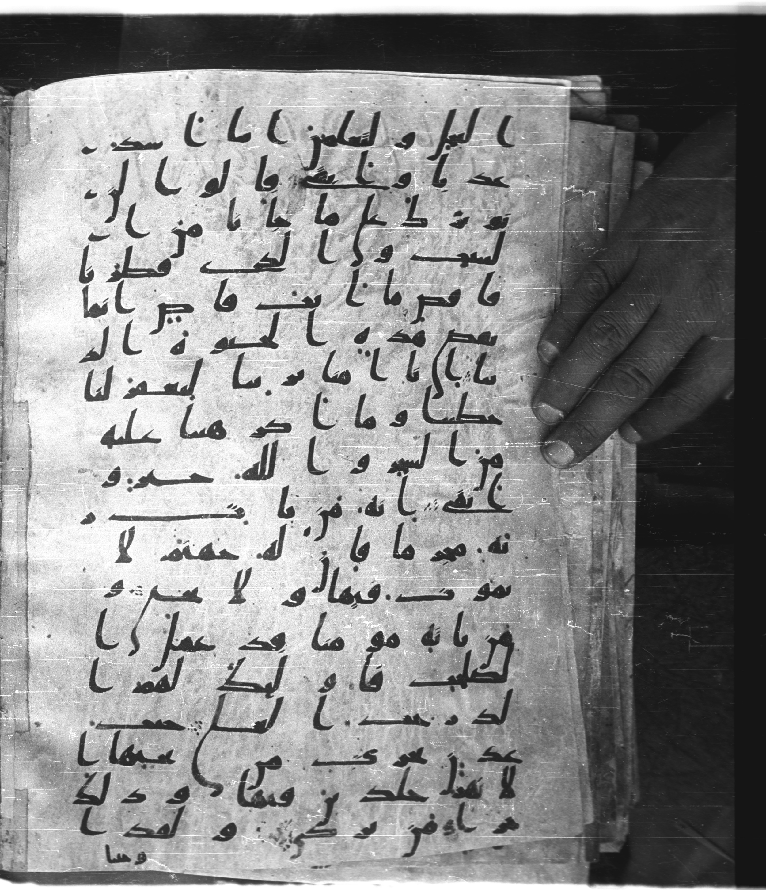 Saray Medina 1a (Karatay 3) (Scan 2), in Kūfī script, showing Surah 20:71 from 8th Century AD found in Medina, currently housed at Topkapı Palace Museum, Istanbul
