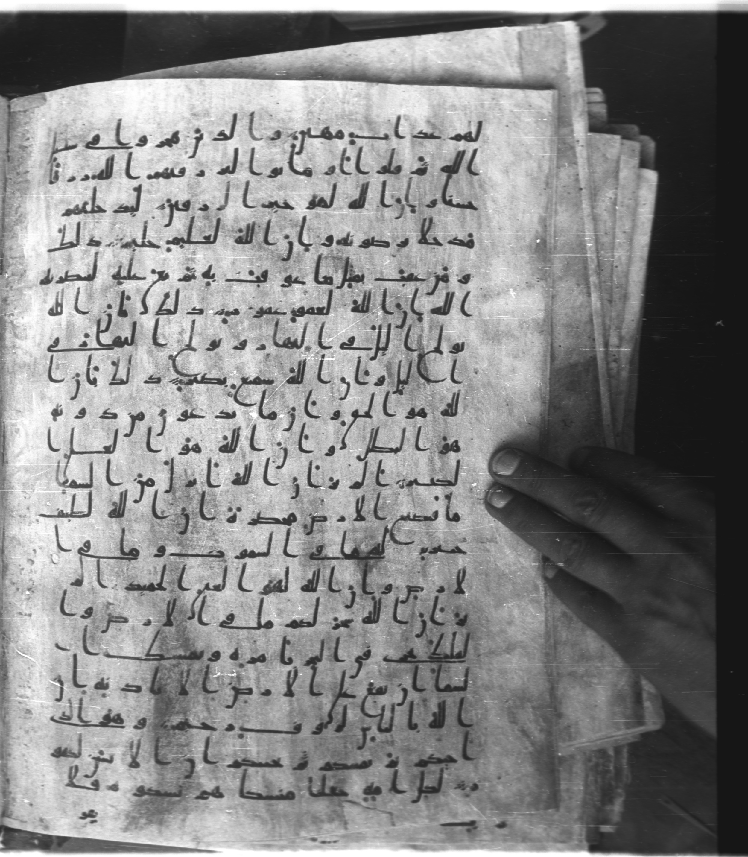 Saray Medina 1a (Karatay 3), in Kūfī script, showing Surah 22:65 from 8th Century AD found in Medina, currently housed at Topkapı Palace Museum, Istanbul
