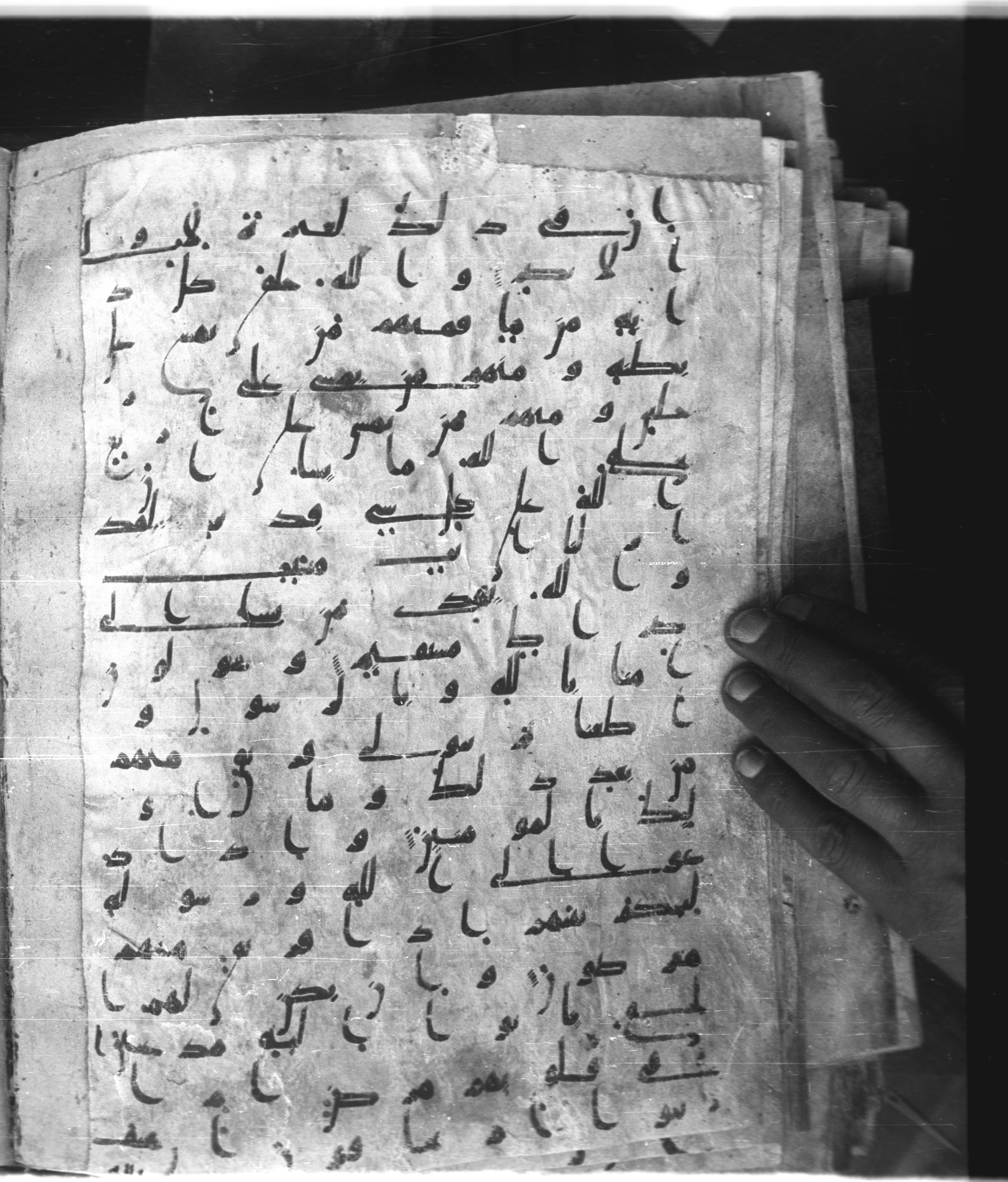 Saray Medina 1a (Karatay 3), in Kūfī script, showing Surah 24:49 from 8th Century AD found in Medina, currently housed at Topkapı Palace Museum, Istanbul
