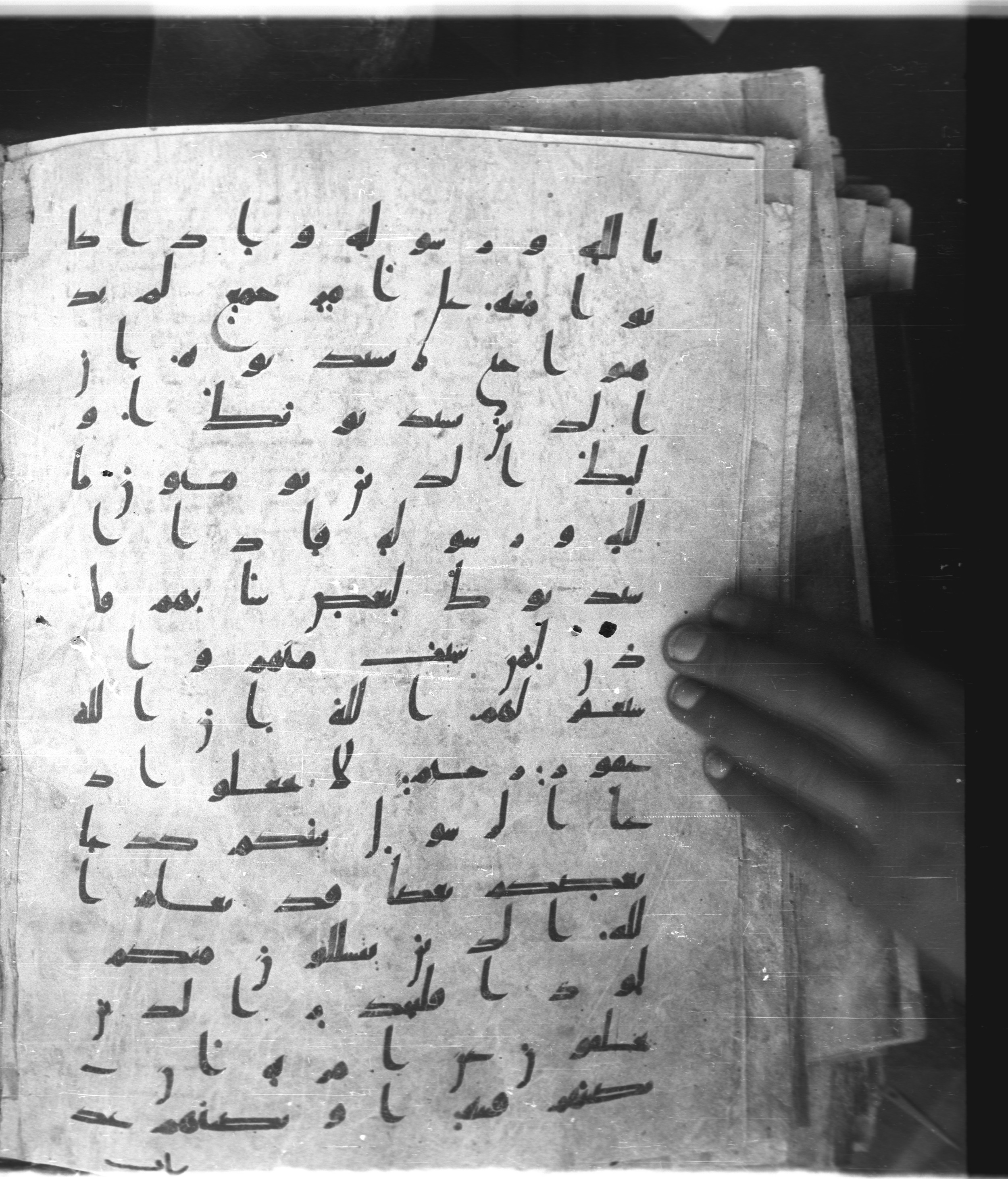 Saray Medina 1a (Karatay 3) (Scan 2), in Kūfī script, showing Surah 24:62 from 8th Century AD found in Medina, currently housed at Topkapı Palace Museum, Istanbul