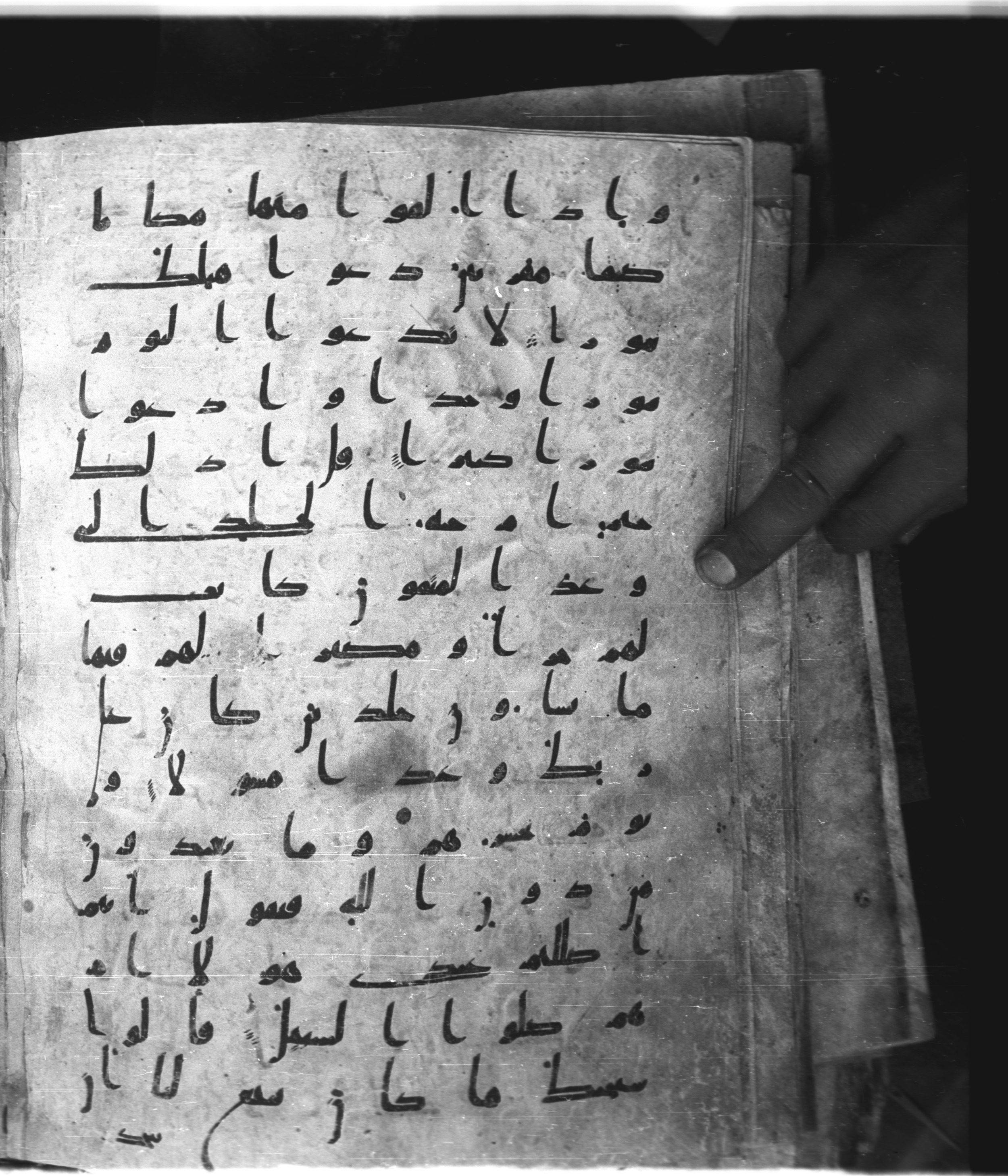 Saray Medina 1a (Karatay 3), in Kūfī script, showing Surah 25:13 from 8th Century AD found in Medina, currently housed at Topkapı Palace Museum, Istanbul