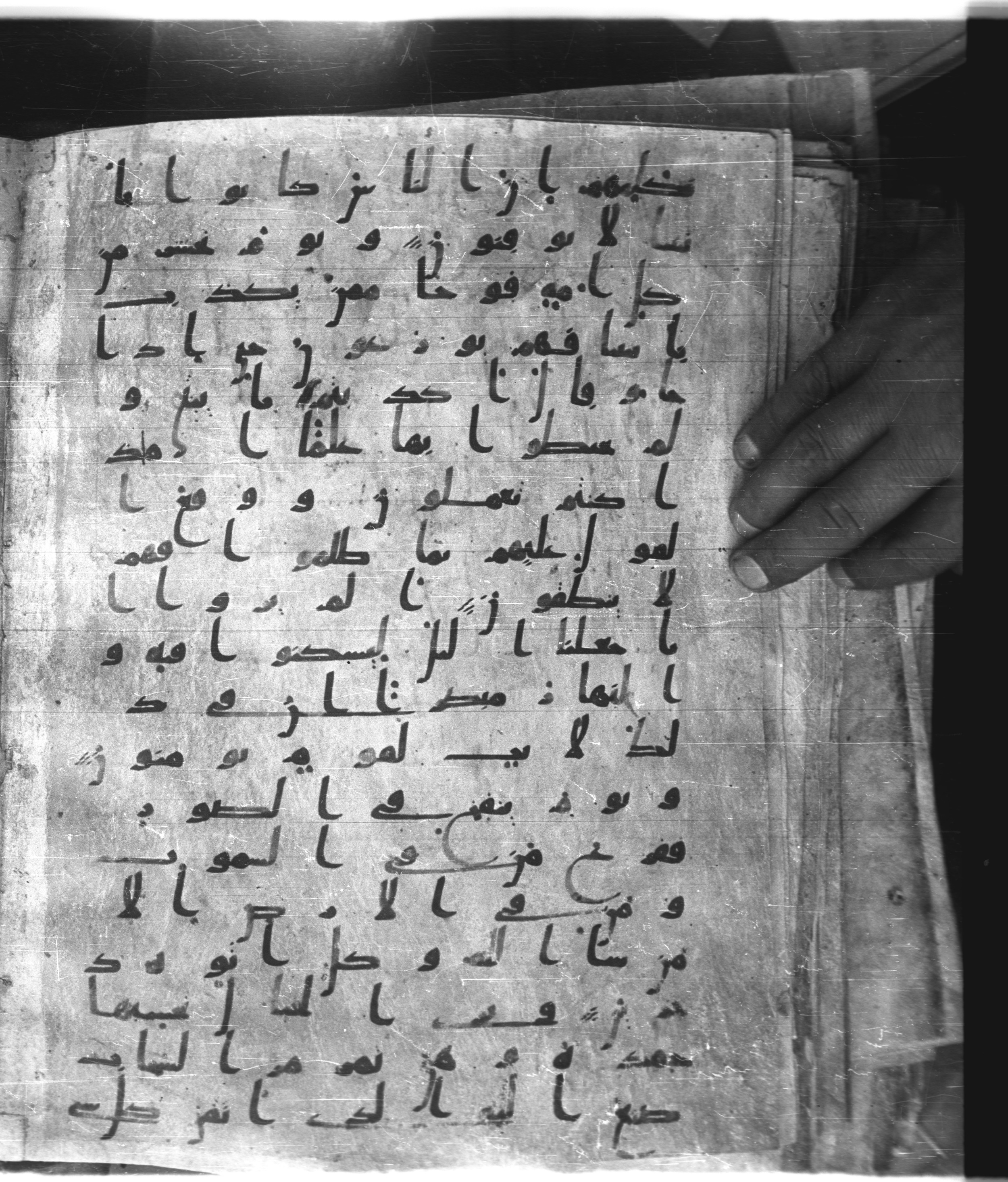 Saray Medina 1a (Karatay 3), in Kūfī script, showing Surah 27:85 from 8th Century AD found in Medina, currently housed at Topkapı Palace Museum, Istanbul