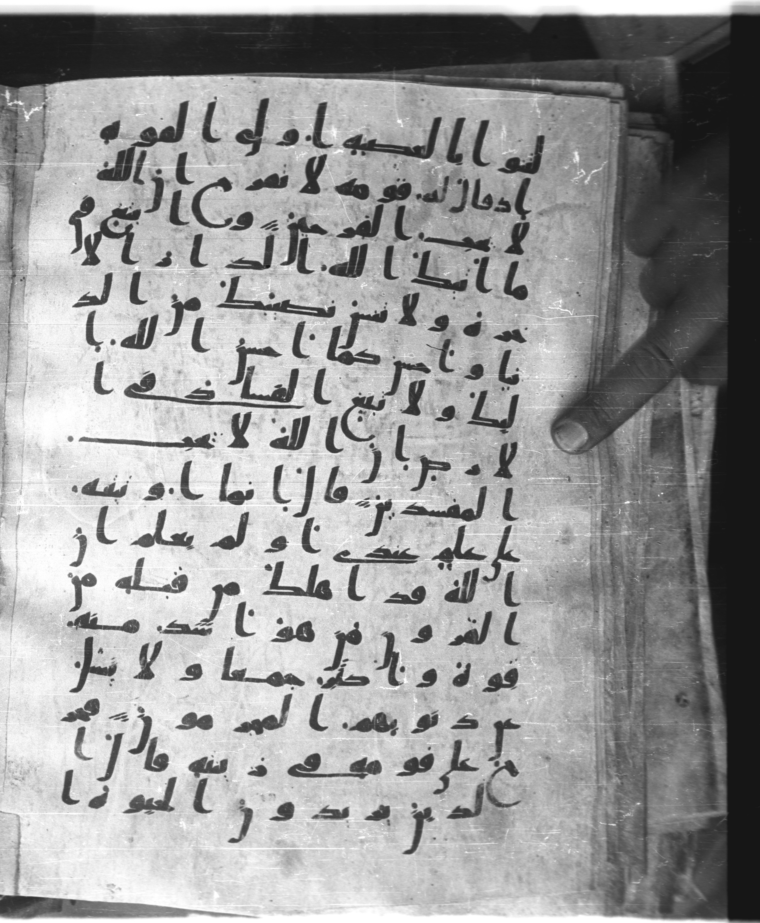 Saray Medina 1a (Karatay 3) (Scan 2), in Kūfī script, showing Surah 28:76 from 8th Century AD found in Medina, currently housed at Topkapı Palace Museum, Istanbul