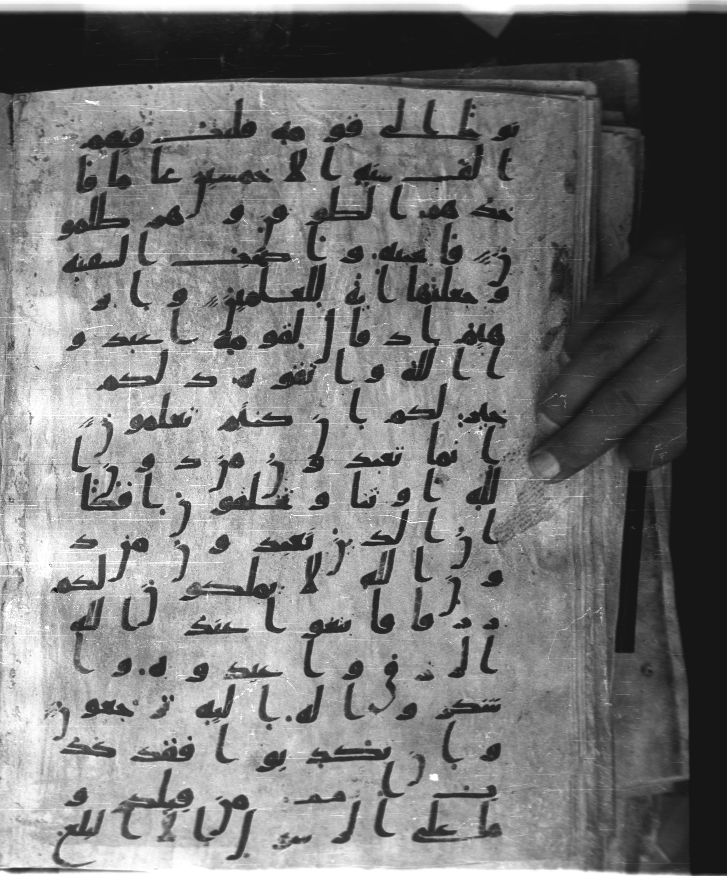 Saray Medina 1a (Karatay 3) (Scan 1), in Kūfī script, showing Surah 29:18 from 8th Century AD found in Medina, currently housed at Topkapı Palace Museum, Istanbul