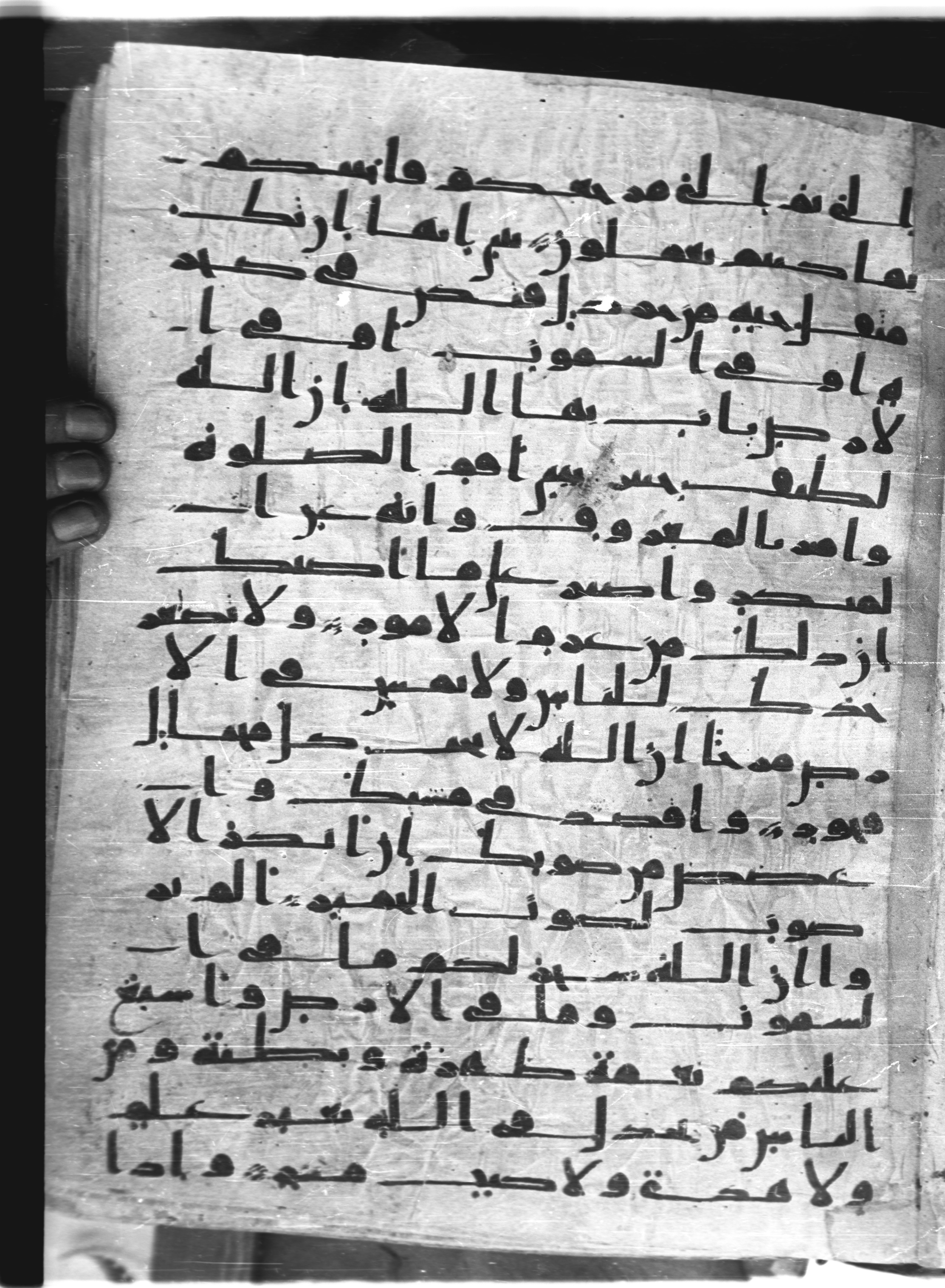 Saray Medina 1a (Karatay 3) (Scan 1), in Kūfī script, showing Surah 31:21 from 8th Century AD found in Medina, currently housed at Topkapı Palace Museum, Istanbul