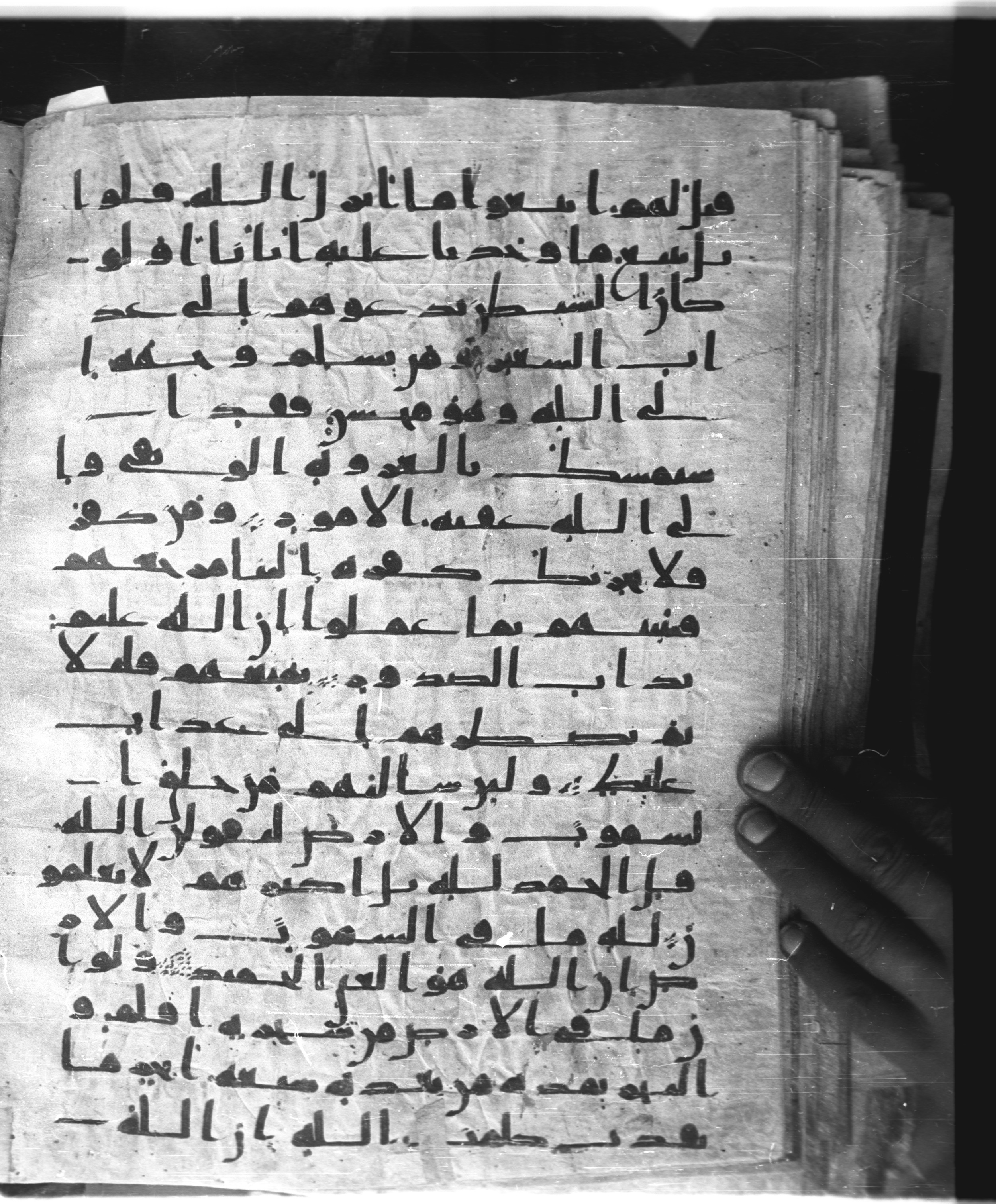 Saray Medina 1a (Karatay 3) (Scan 2), in Kūfī script, showing Surah 31:21 from 8th Century AD found in Medina, currently housed at Topkapı Palace Museum, Istanbul
