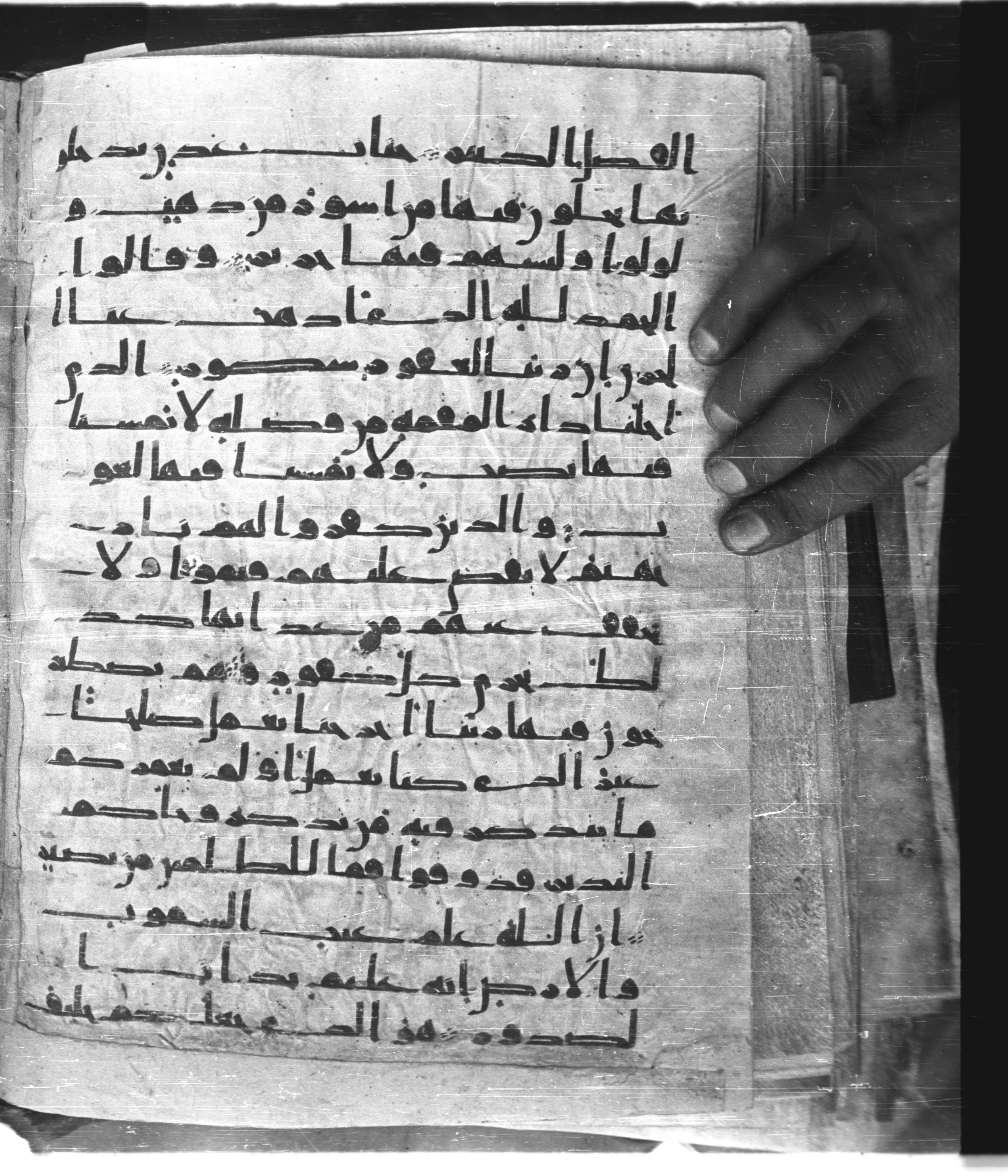 Saray Medina 1a (Karatay 3) (Scan 1), in Kūfī script, showing Surah 35:39 from 8th Century AD found in Medina, currently housed at Topkapı Palace Museum, Istanbul