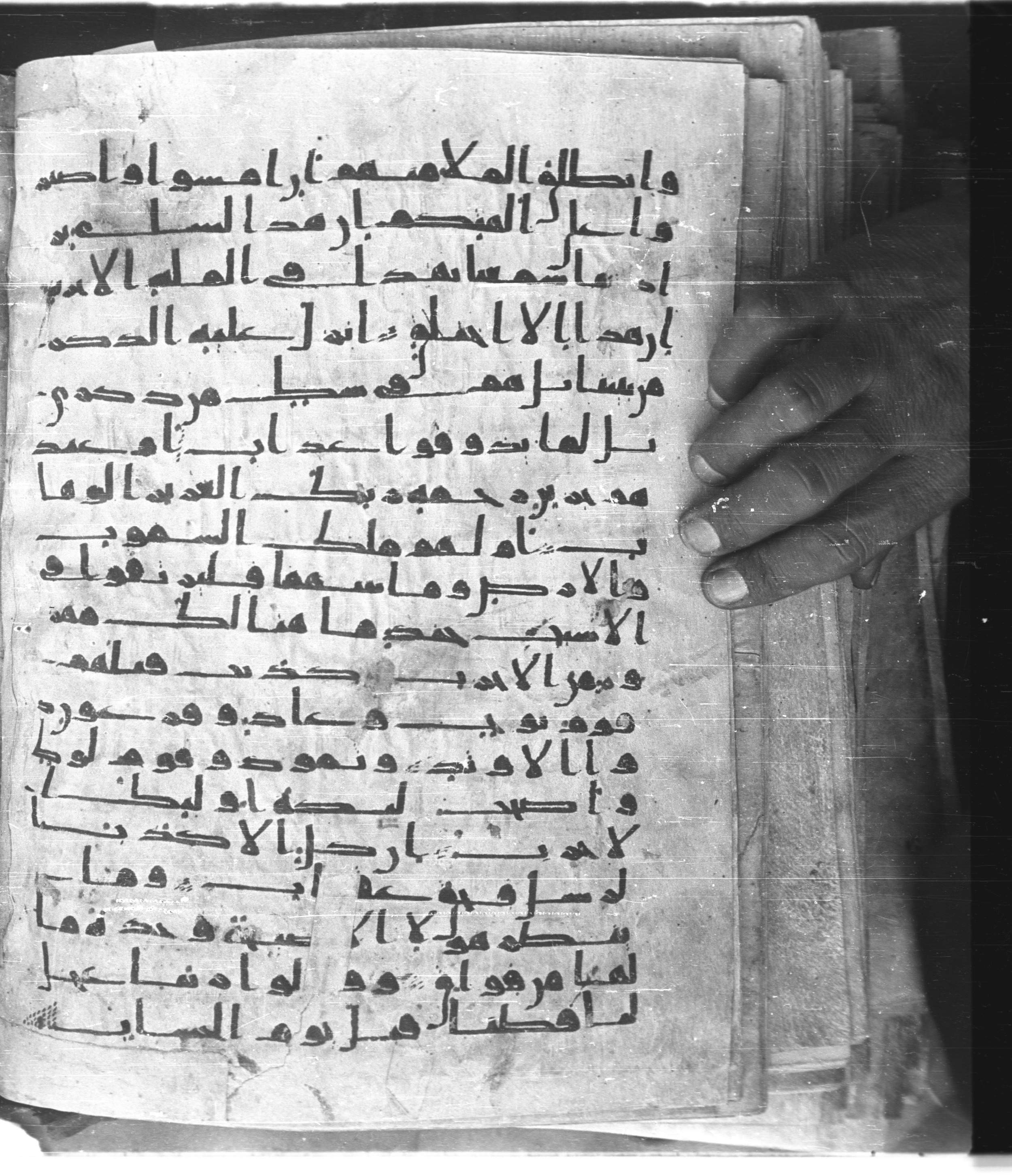 Saray Medina 1a (Karatay 3), in Kūfī script, showing Surah 38:13 from 8th Century AD found in Medina, currently housed at Topkapı Palace Museum, Istanbul