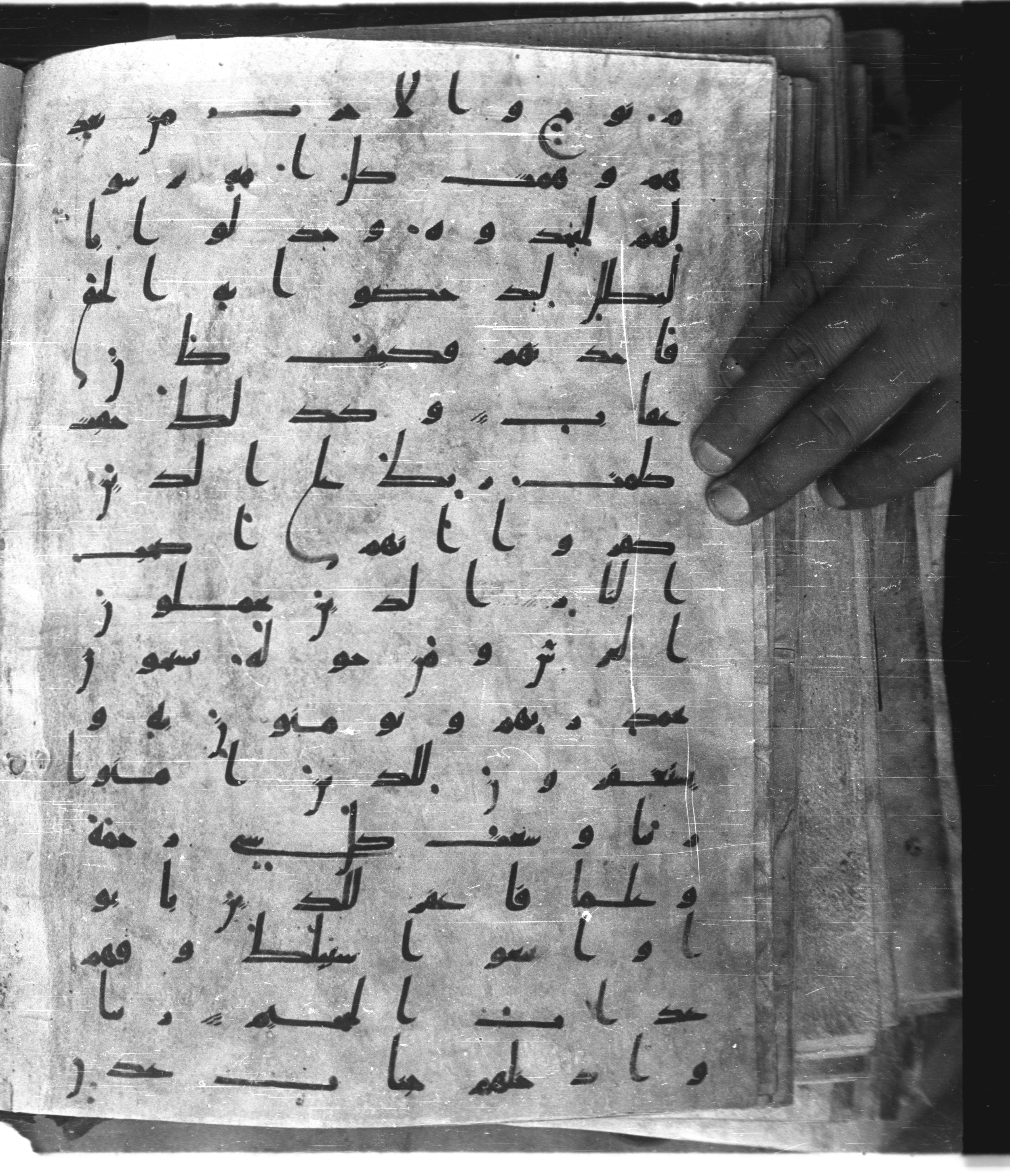 Saray Medina 1a (Karatay 3) (Scan 1), in Kūfī script, showing Surah 40:8 from 8th Century AD found in Medina, currently housed at Topkapı Palace Museum, Istanbul