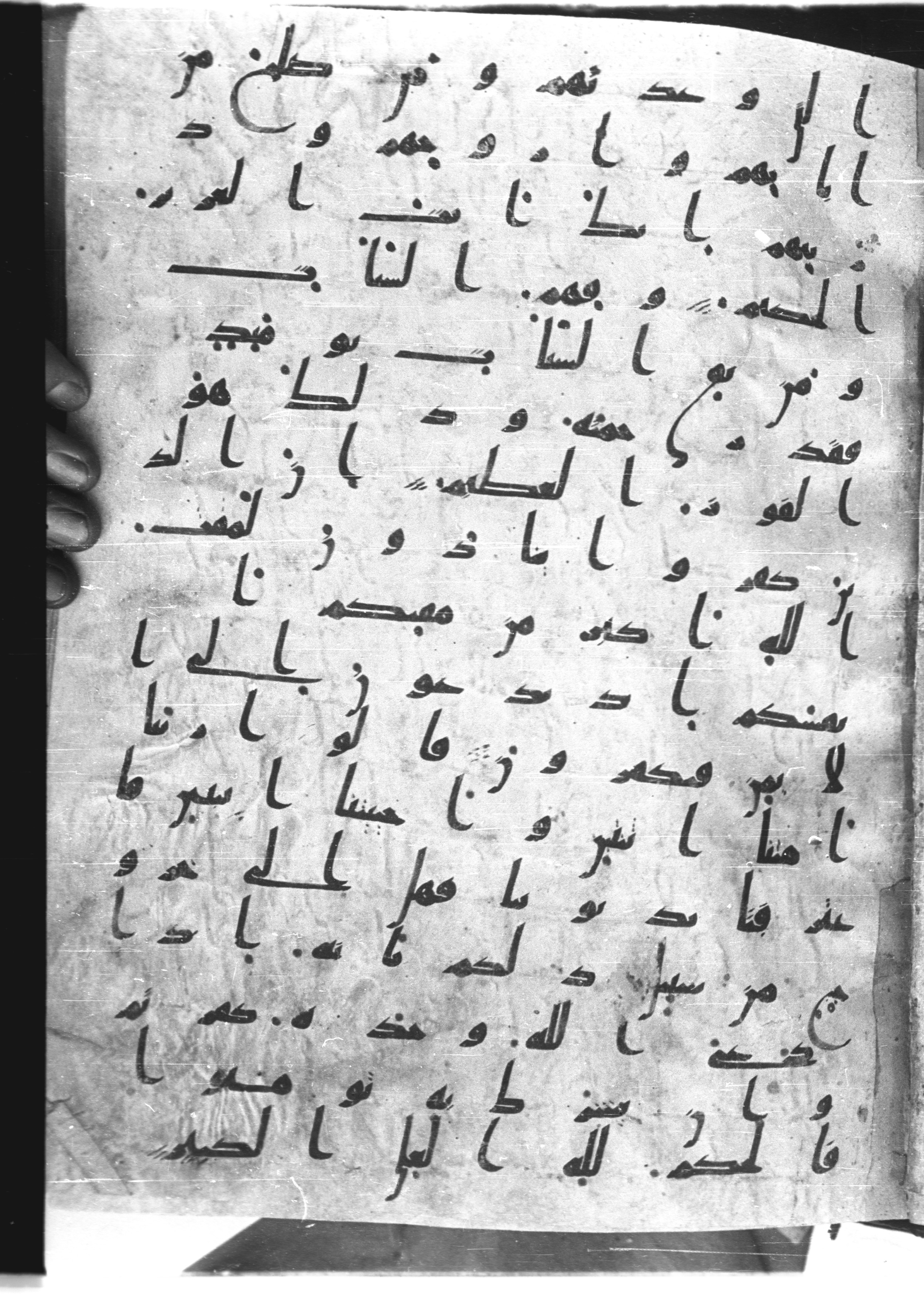 Saray Medina 1a (Karatay 3) (Scan 2), in Kūfī script, showing Surah 40:8 from 8th Century AD found in Medina, currently housed at Topkapı Palace Museum, Istanbul