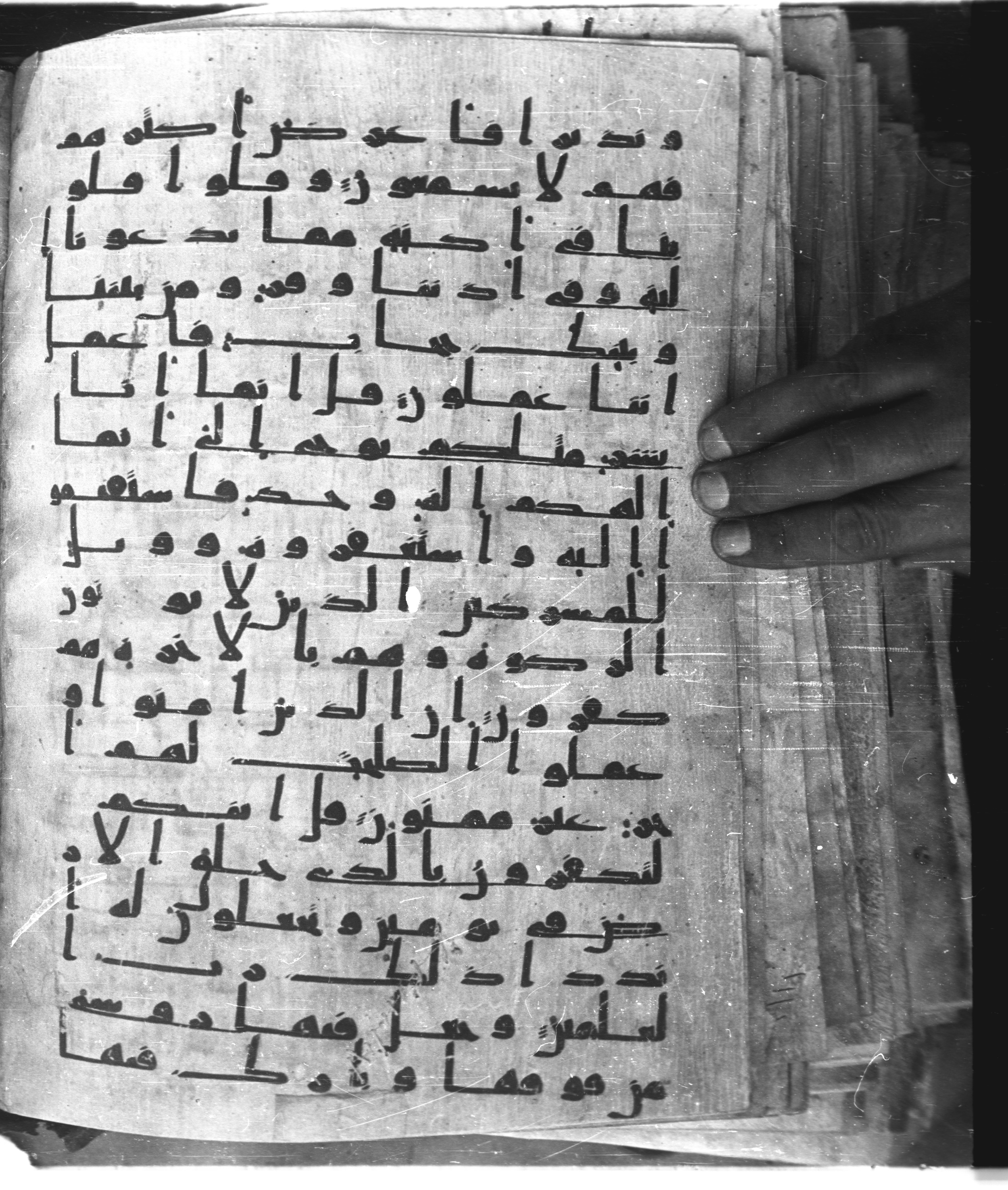 Saray Medina 1a (Karatay 3) (Scan 2), in Kūfī script, showing Surah 41:4 from 8th Century AD found in Medina, currently housed at Topkapı Palace Museum, Istanbul