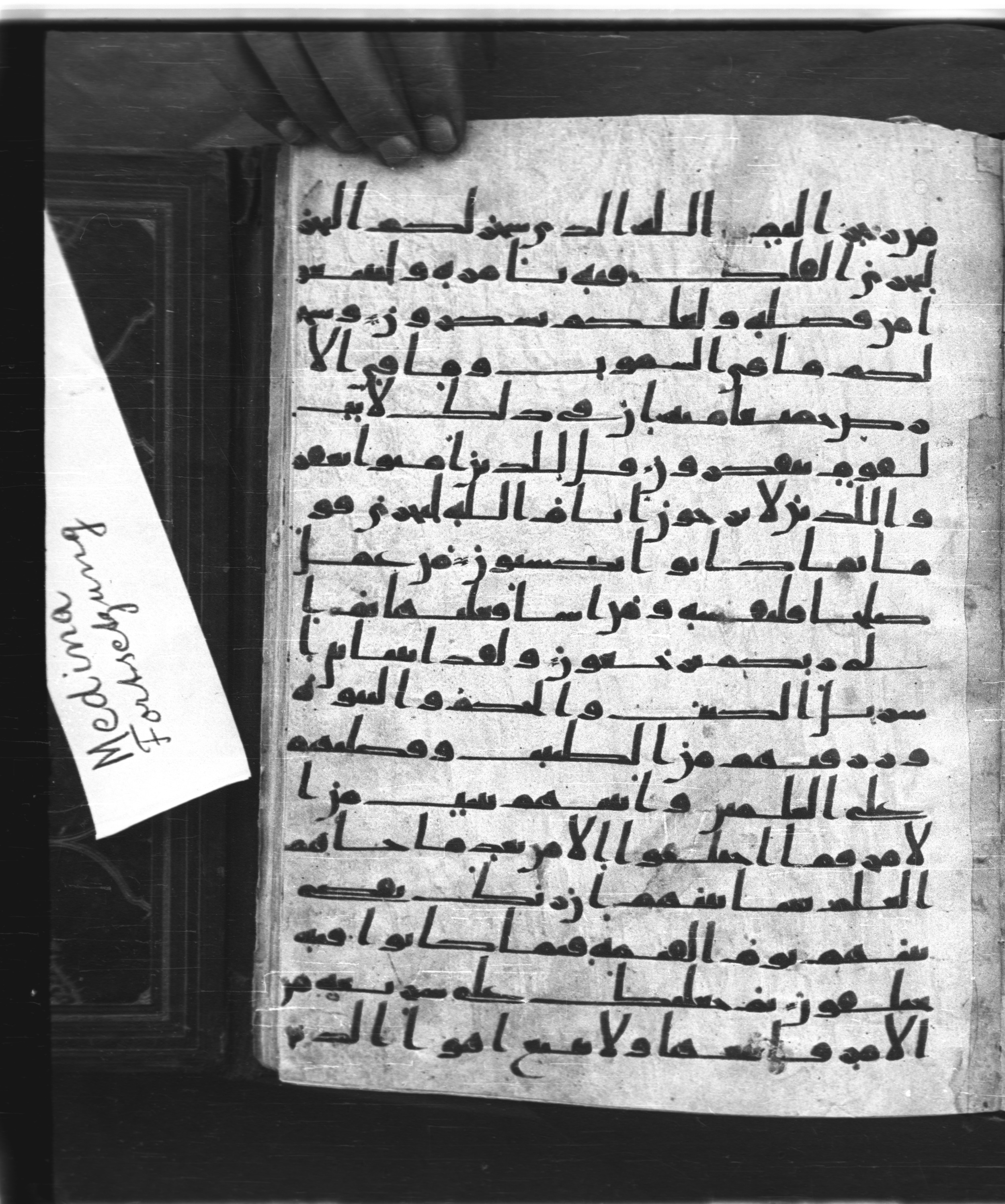 Saray Medina 1a (Karatay 3), in Kūfī script, showing Surah 45:13 from 8th Century AD found in Medina, currently housed at Topkapı Palace Museum, Istanbul