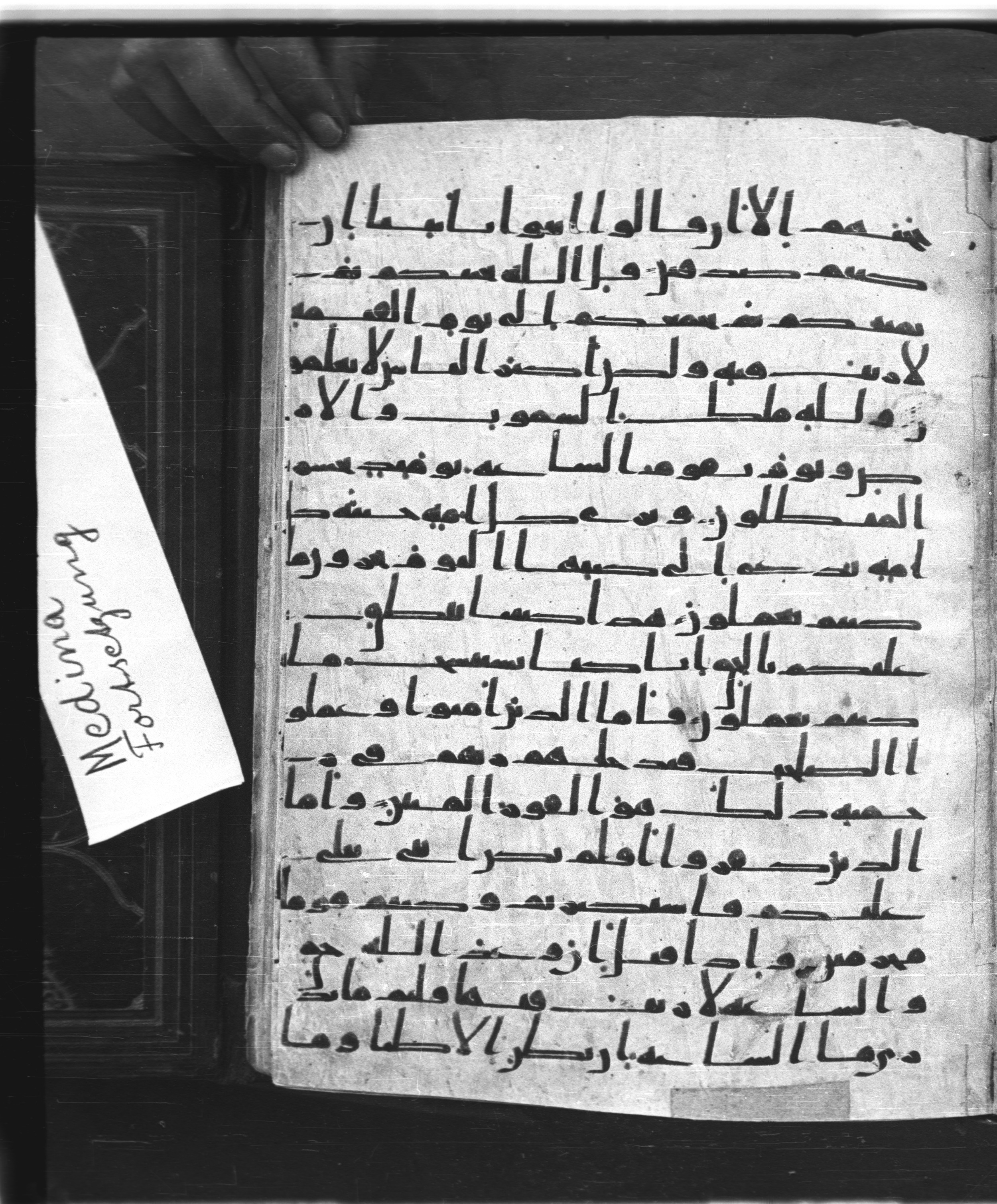 Saray Medina 1a (Karatay 3) (Scan 1), in Kūfī script, showing Surah 45:32 from 8th Century AD found in Medina, currently housed at Topkapı Palace Museum, Istanbul